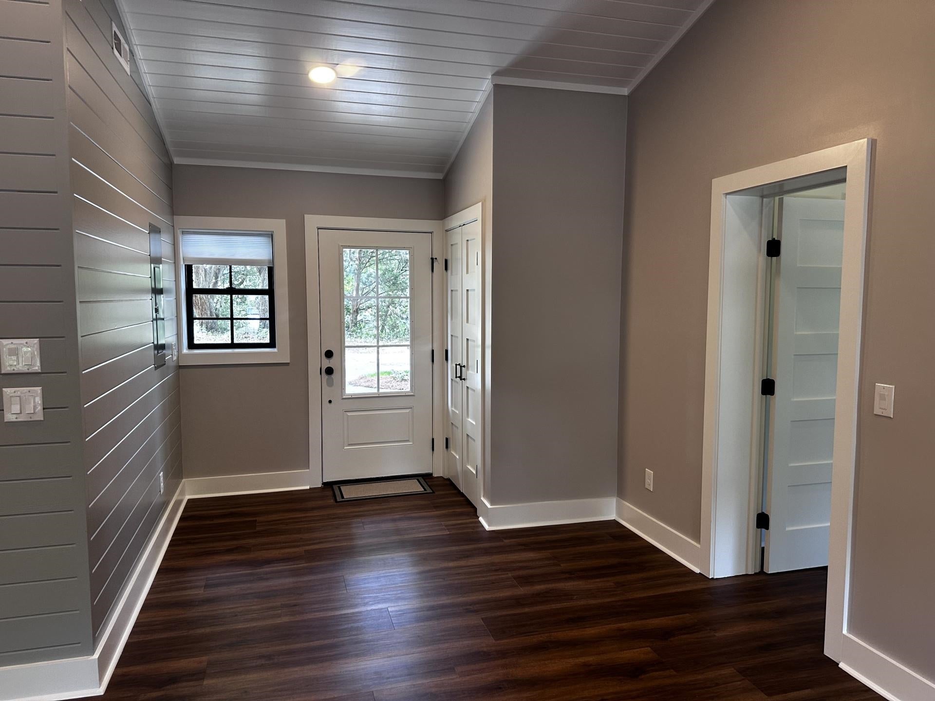 346 Waterside Ln.