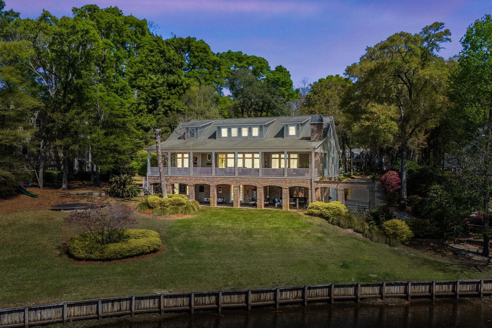 2073 Turnberry Ln.