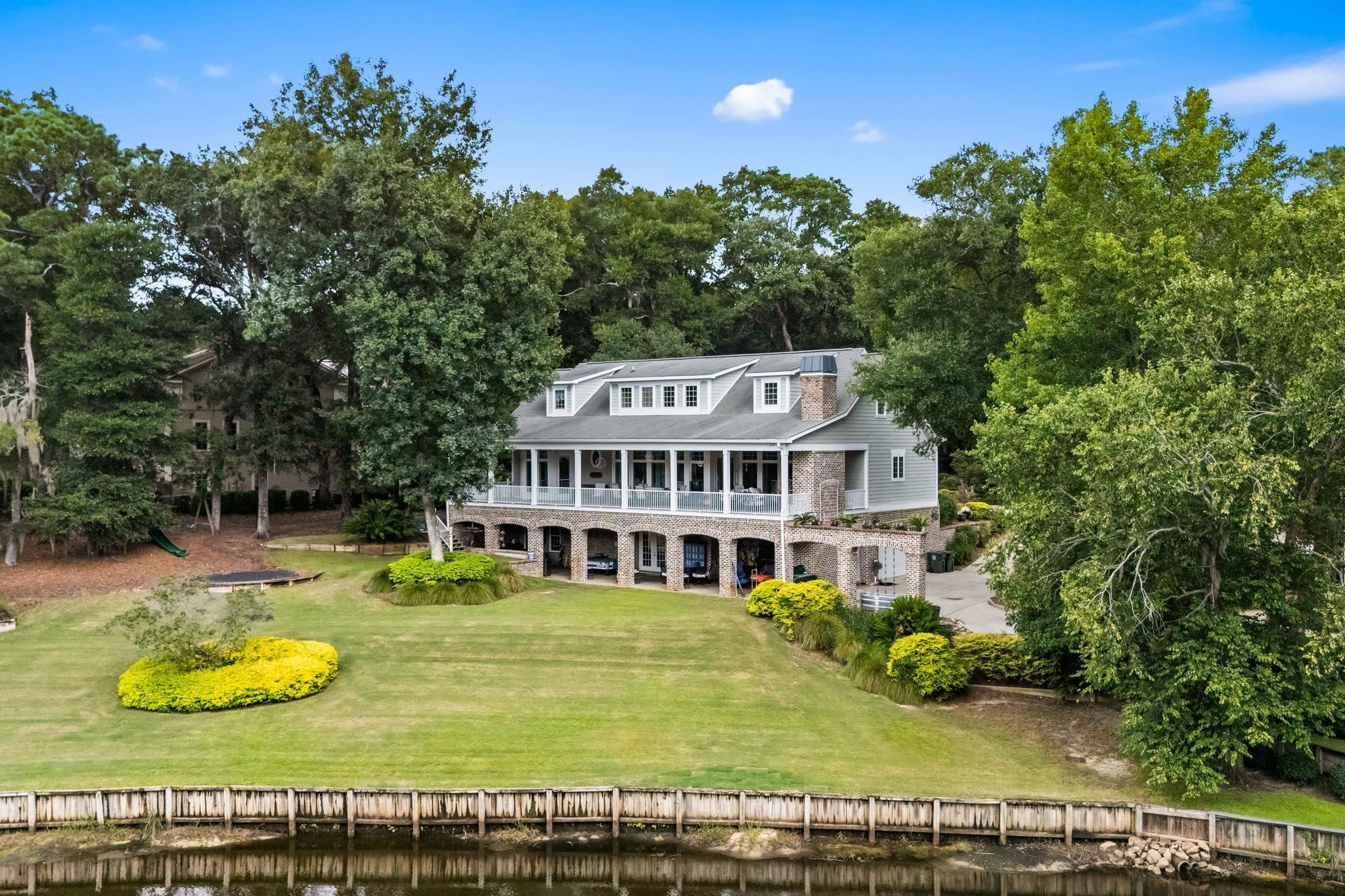 2073 Turnberry Ln.
