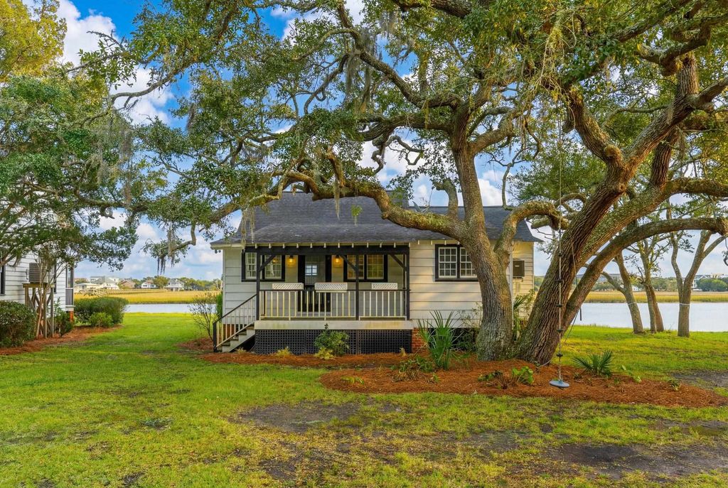 Photo of 44 Hook Dr, Pawleys Island, SC 29585 (MLS # 2608204)