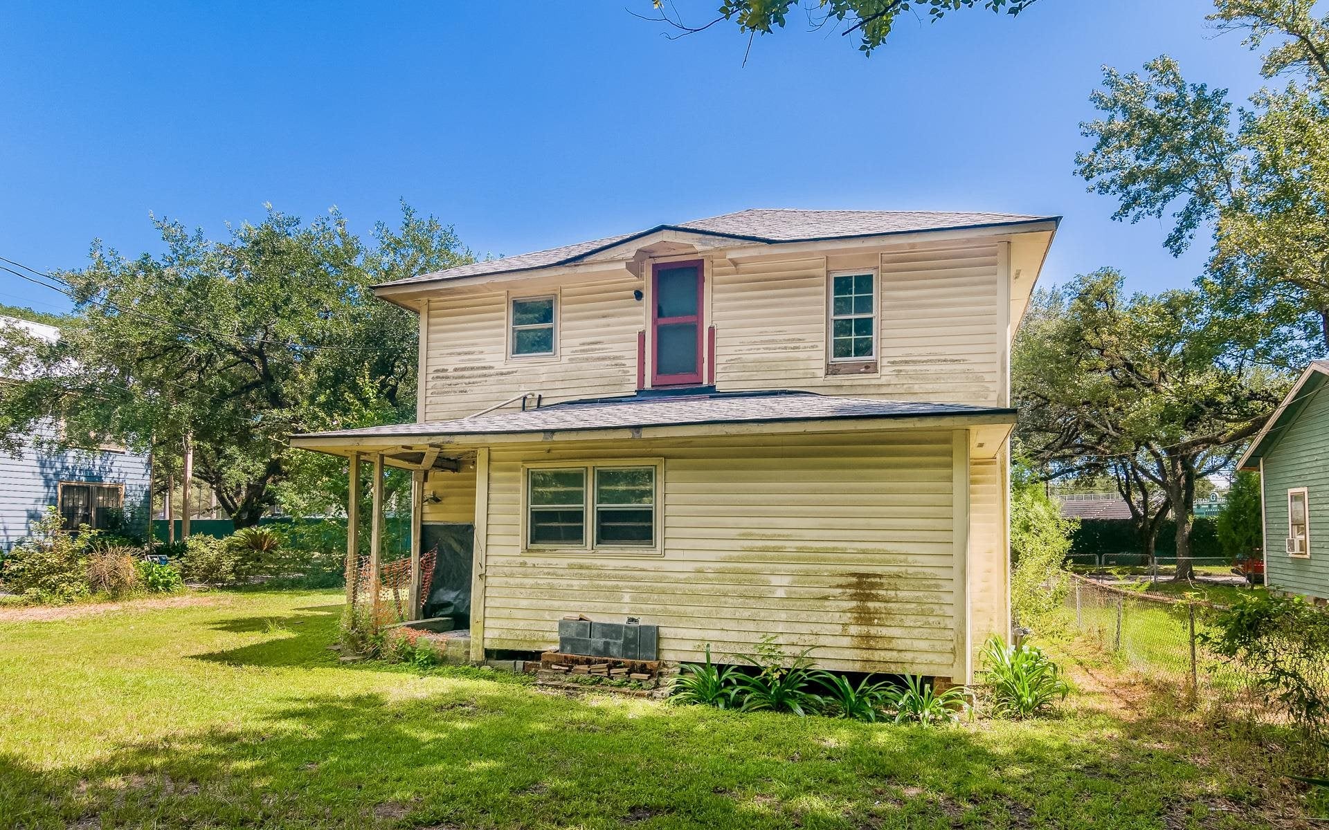 320 S Kaminski St.