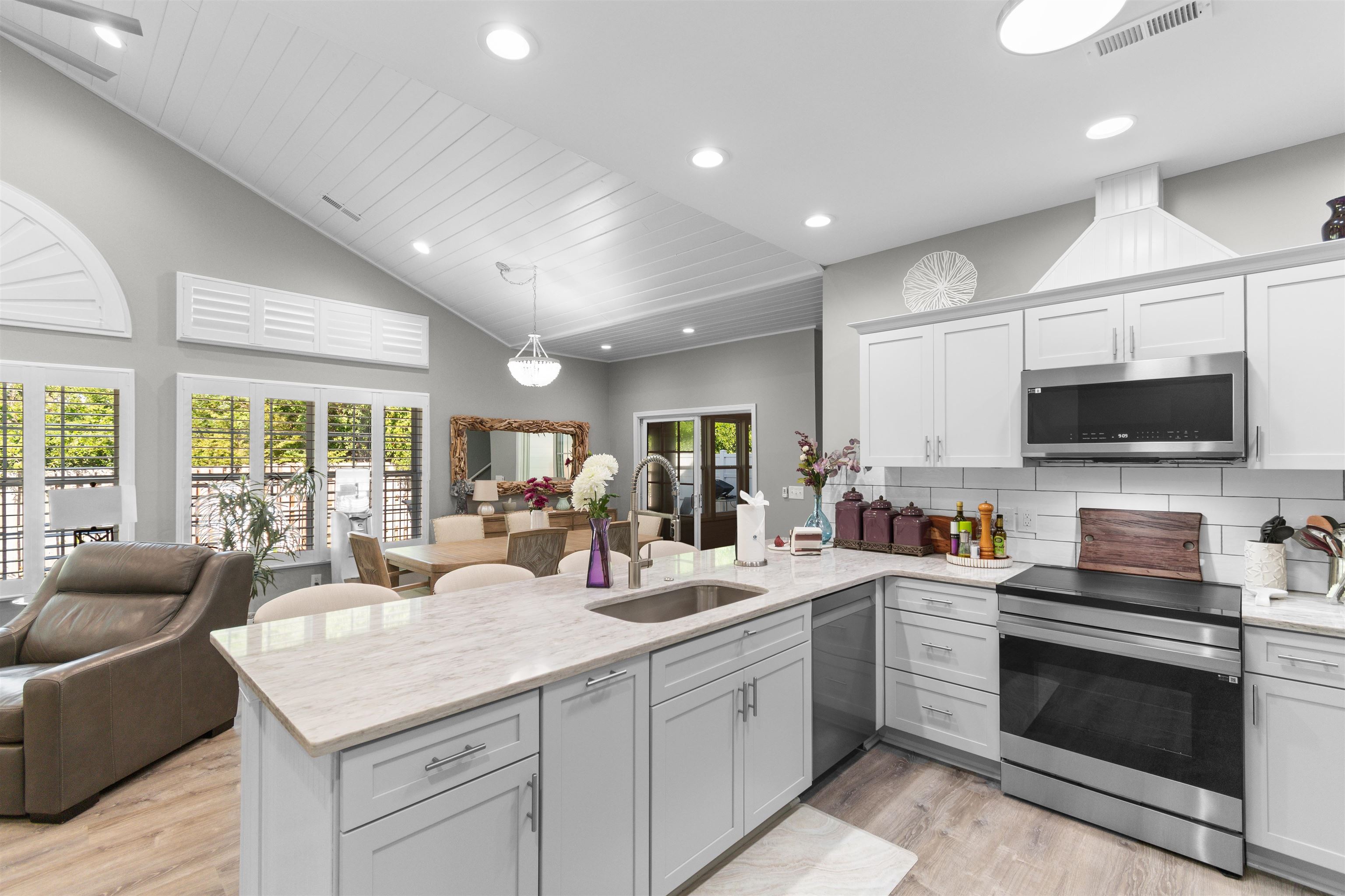 4246 River Gate Ln.