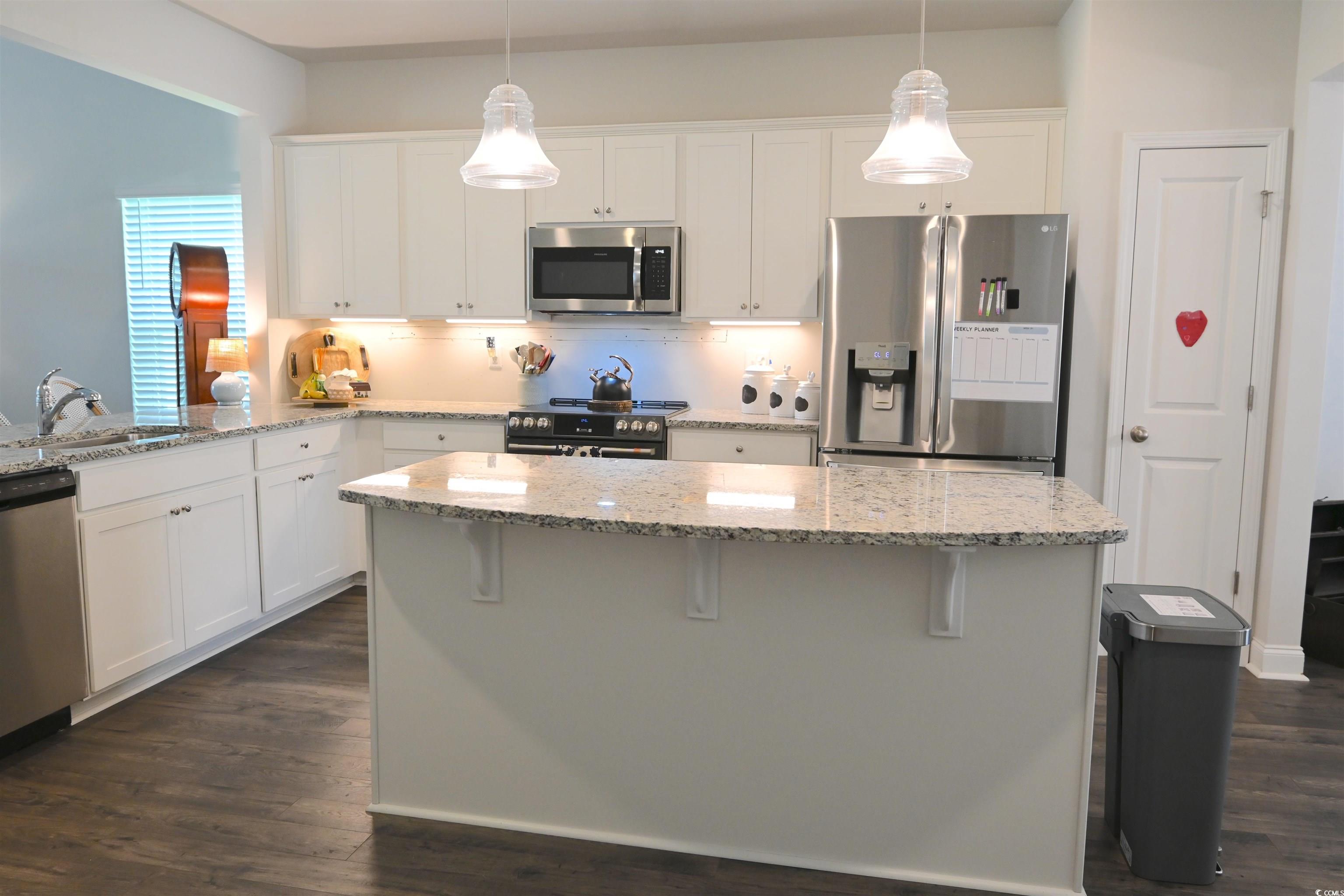 2464 Campton Loop