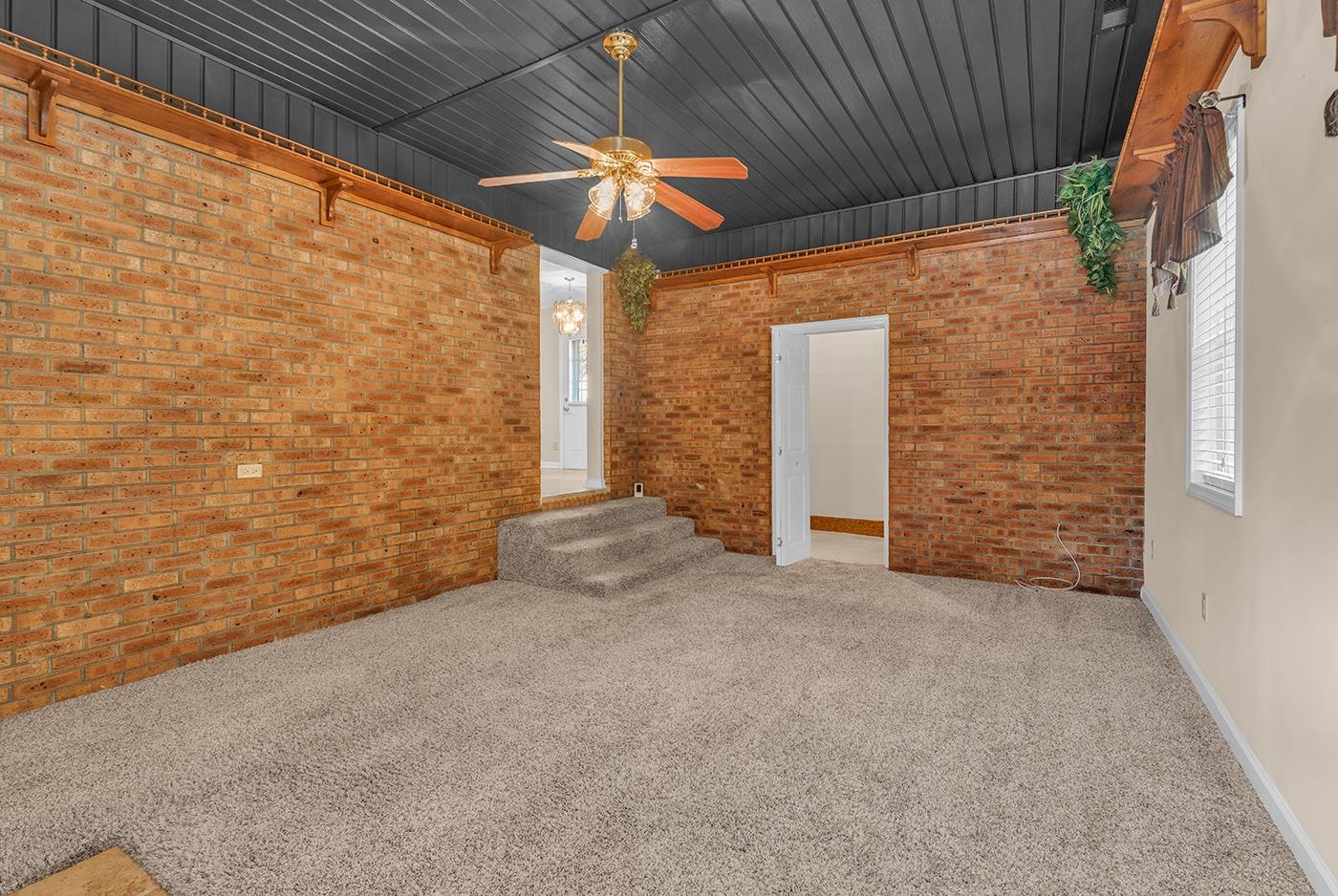 601 Lincoln Ln.
