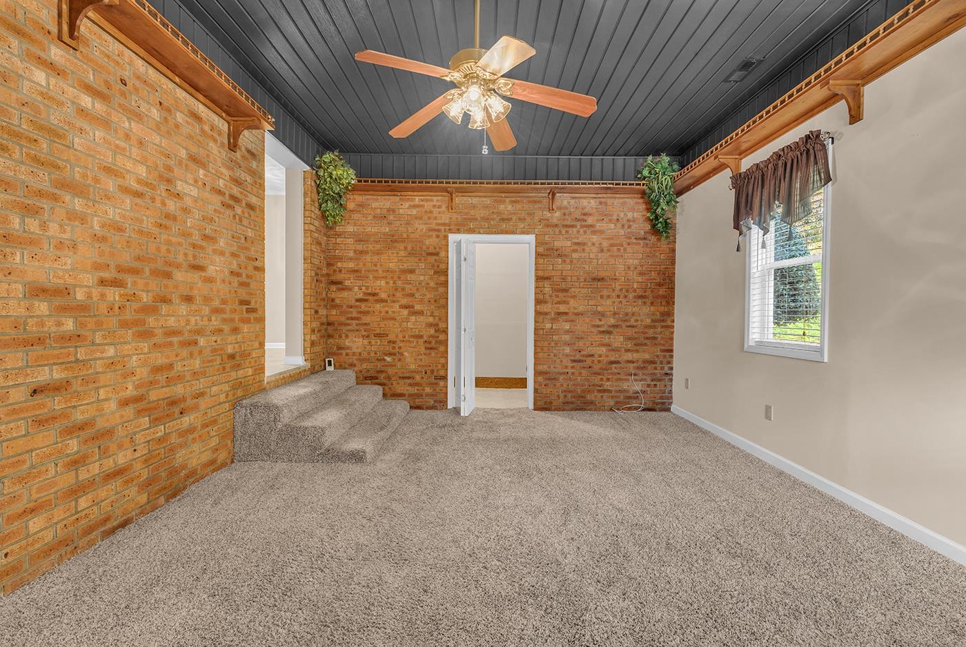 601 Lincoln Ln.