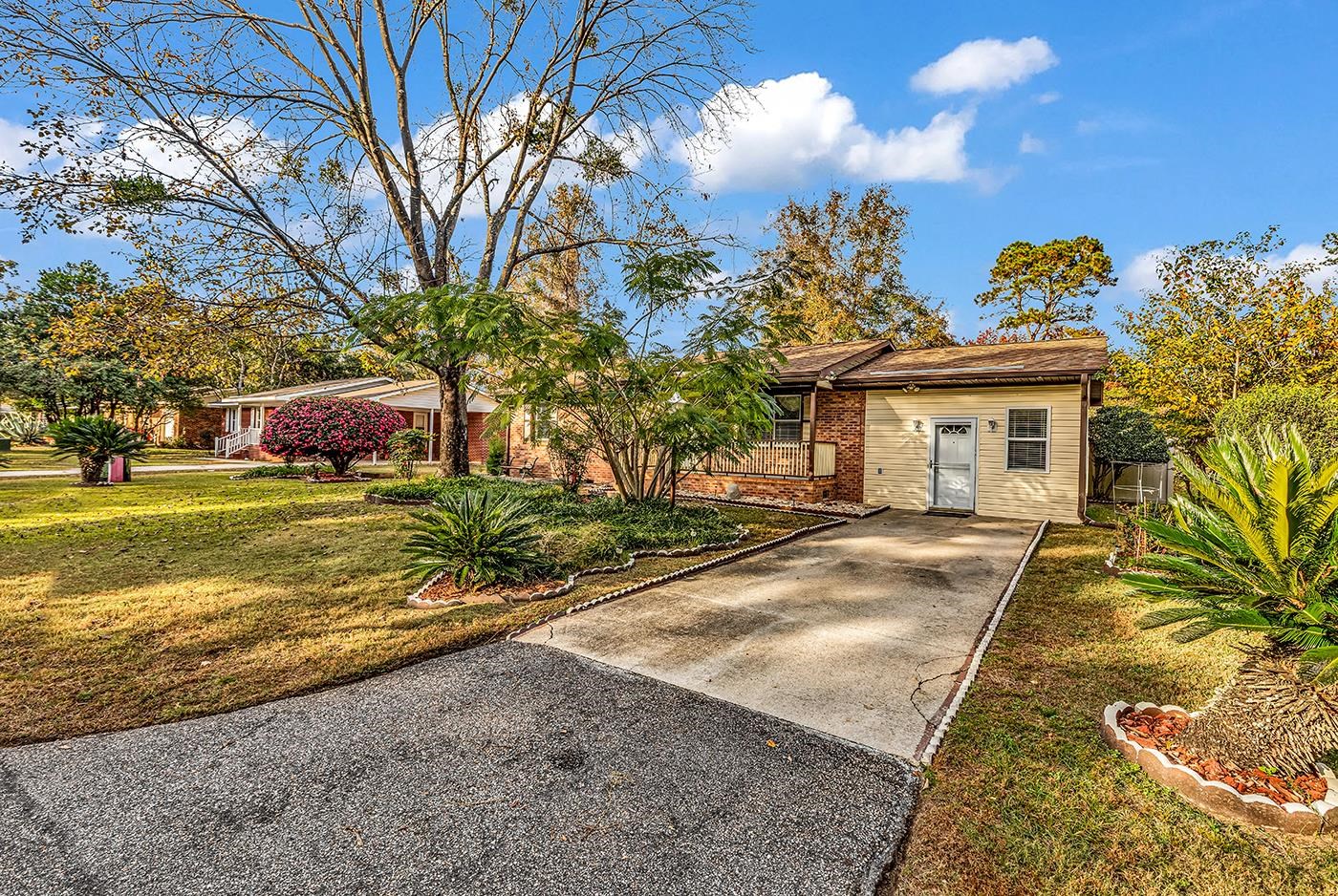 601 Lincoln Ln.