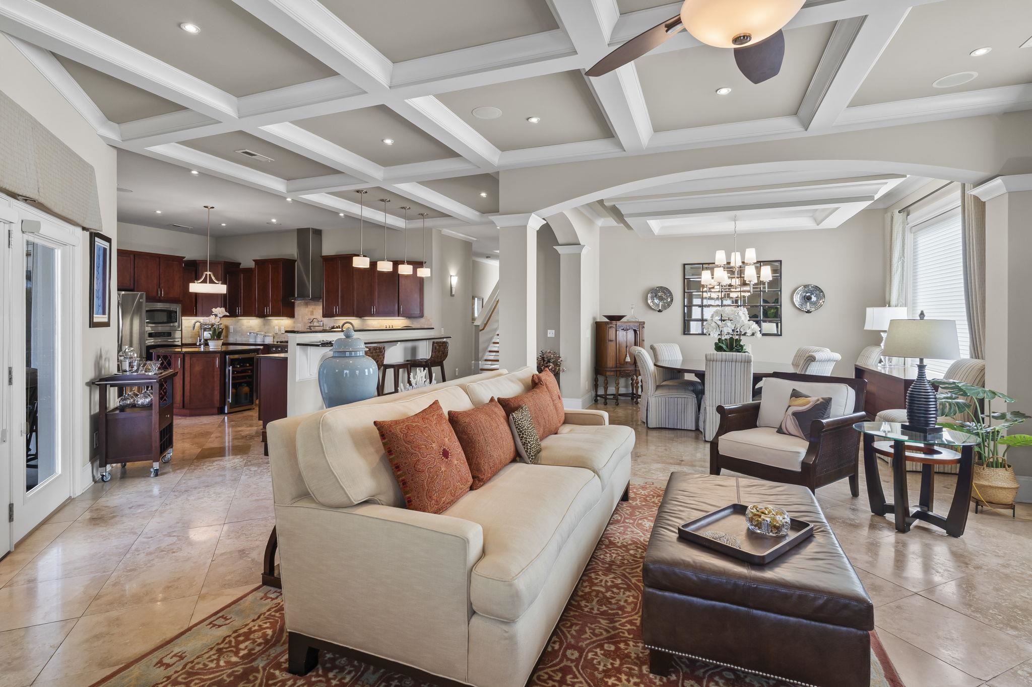 294 Avenue of the Palms