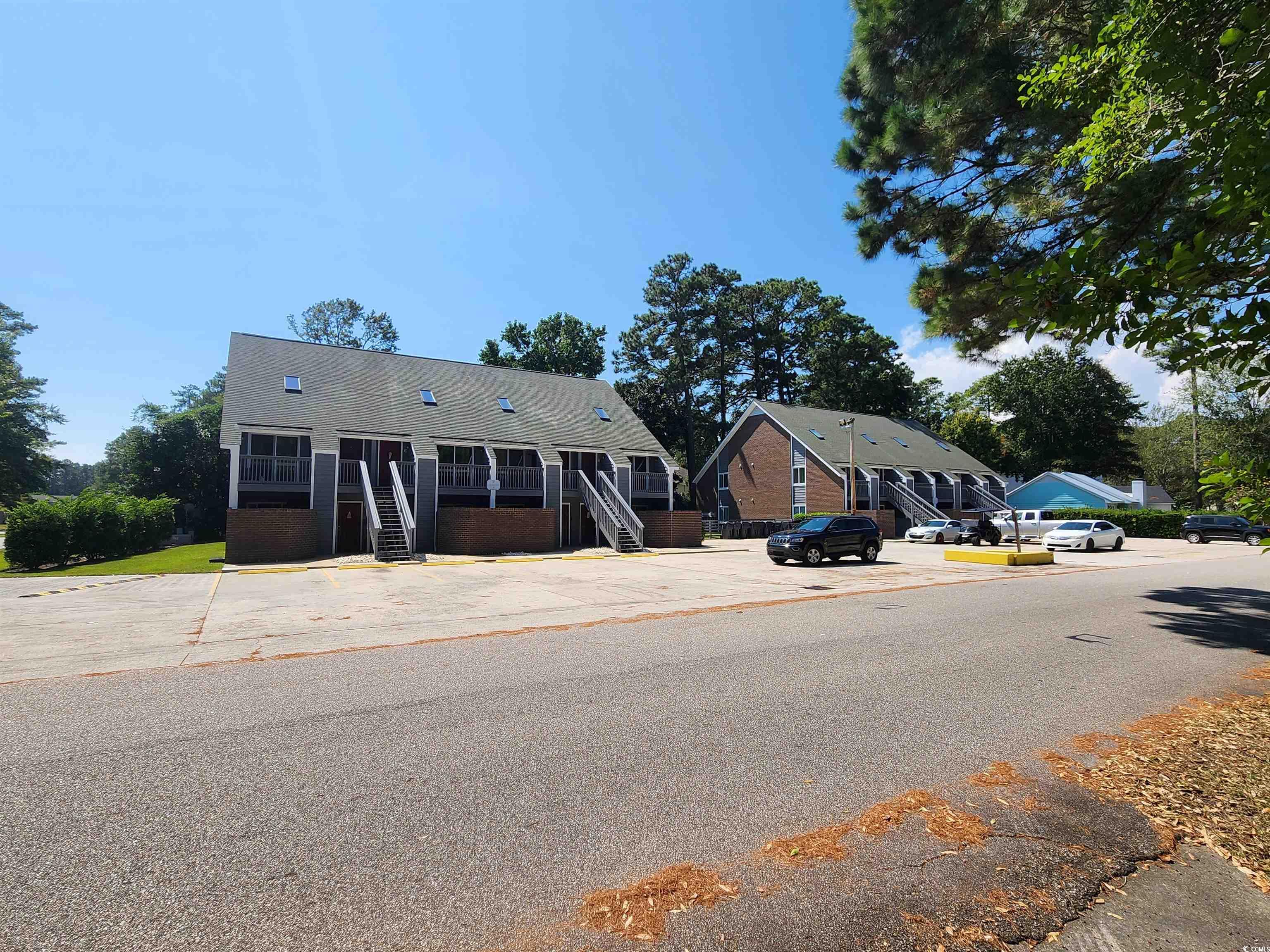 141 & 145 Colonial Circle