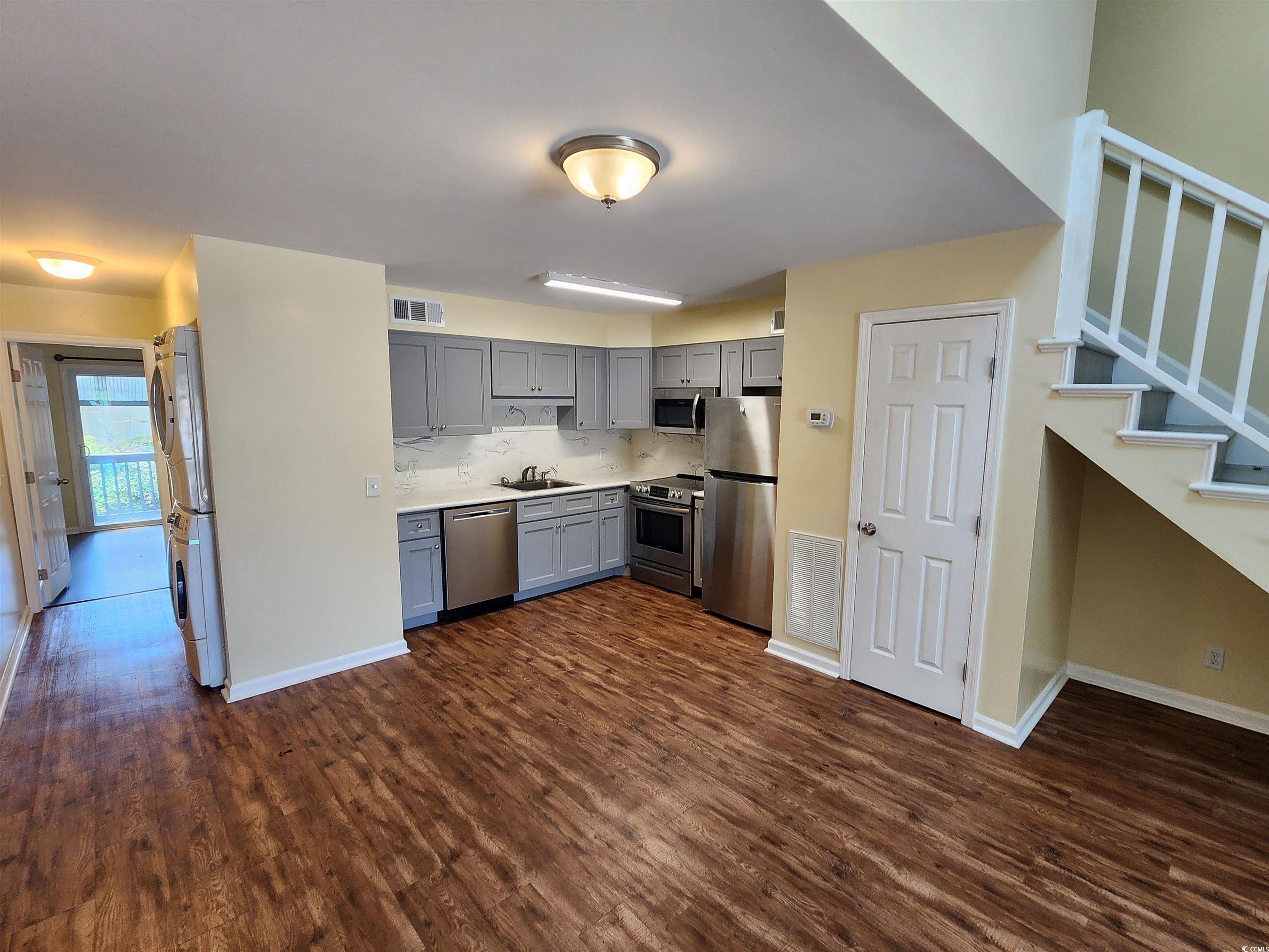 141 & 145 Colonial Circle