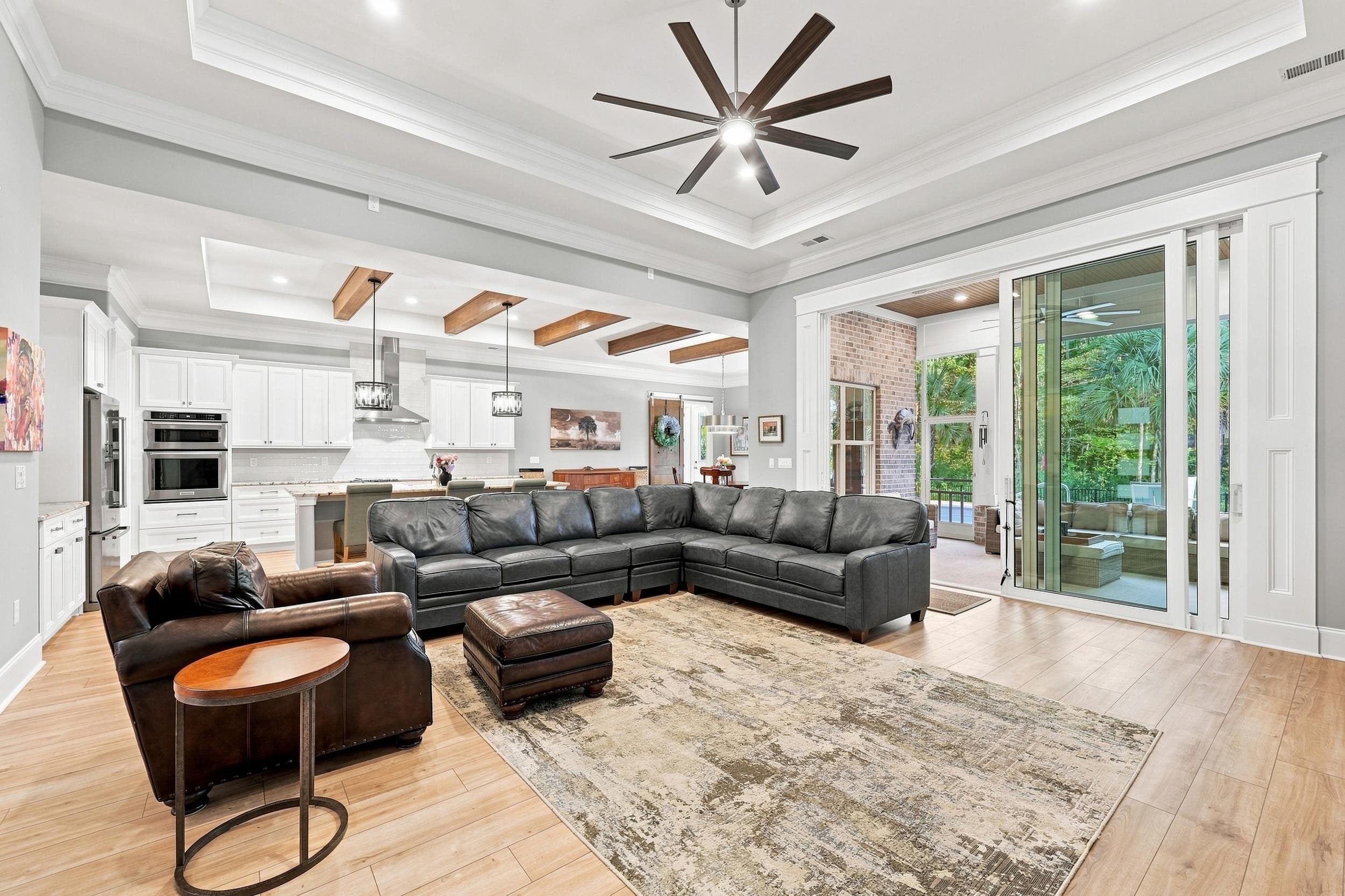 5185 Alwoodley Ln.
