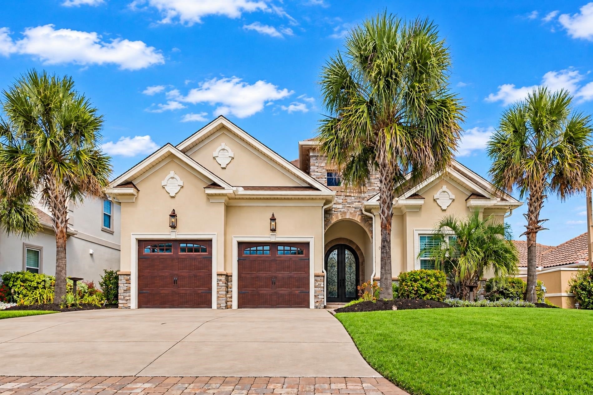 930 Bluffview Dr.