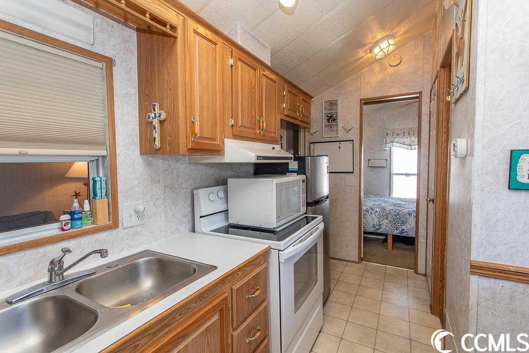 Photo 21 of 40 of 302 Ebbtide Dr. mobile home