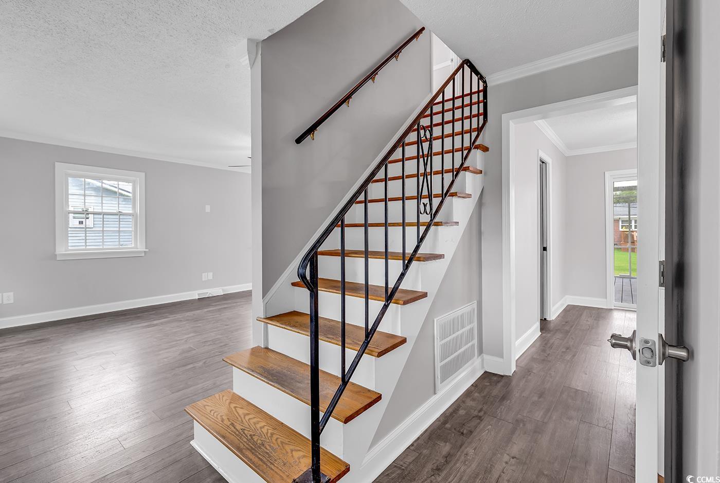 3307 Longwood Ln.