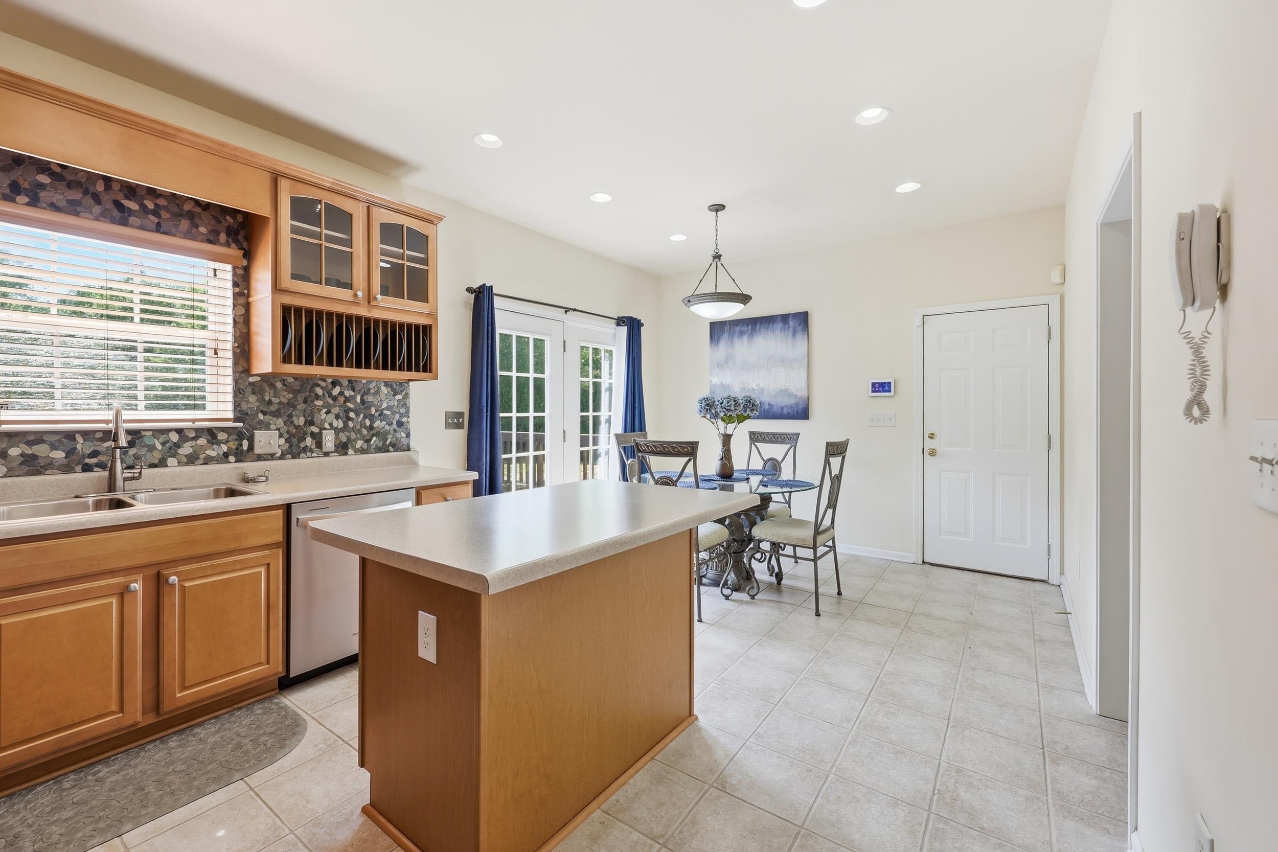 3625 Amber Ln.