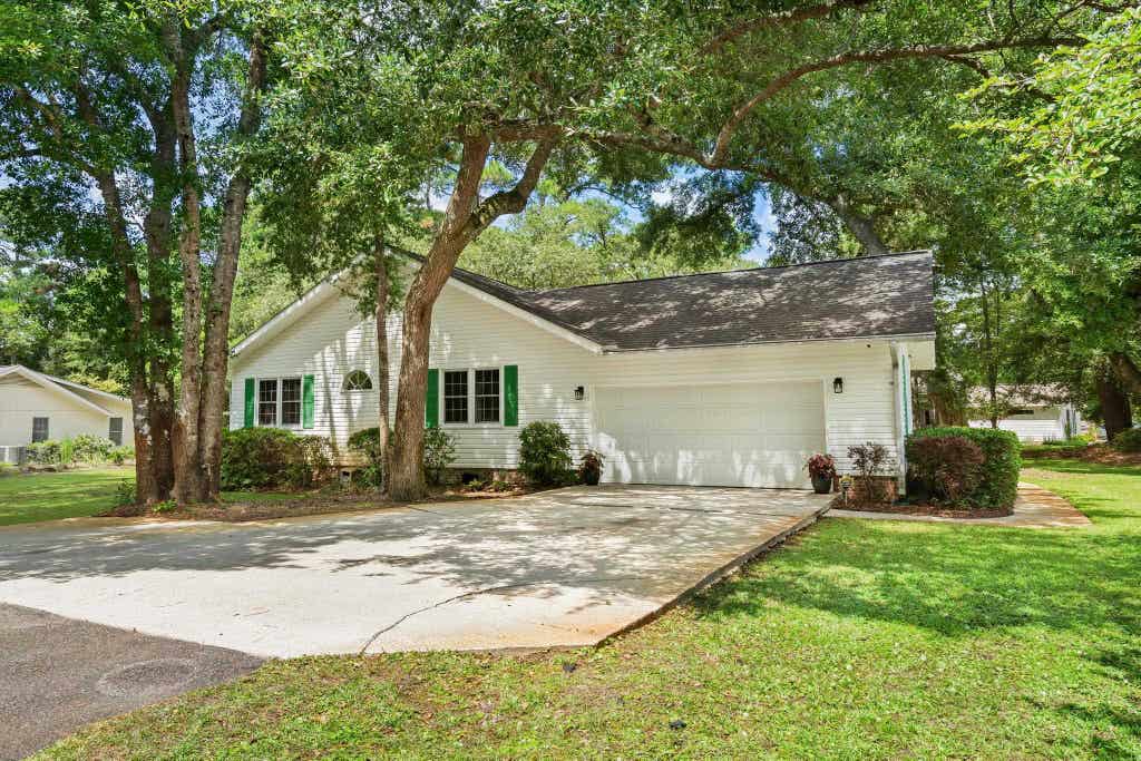 Photo of 489 Crooked Oak Dr, Pawleys Island, SC 29585 (MLS # 2616074)