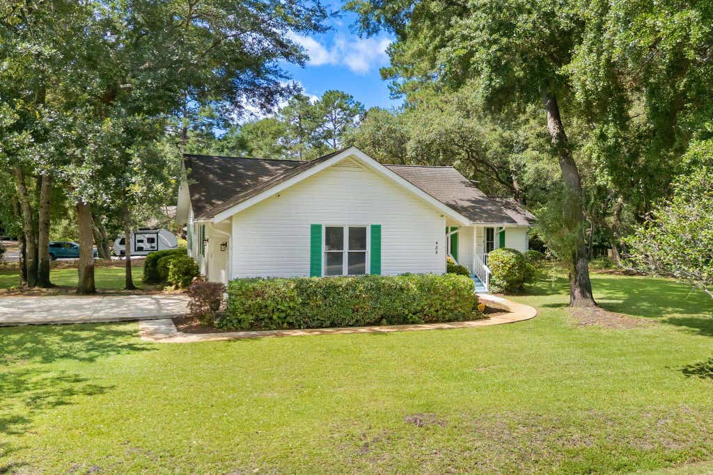 Photo of 489 Crooked Oak Dr, Pawleys Island, SC 29585 (MLS # 2616074)