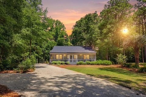 Photo of 209 Moss Dale Ln, Pawleys Island, SC 29585 (MLS # 2612015)