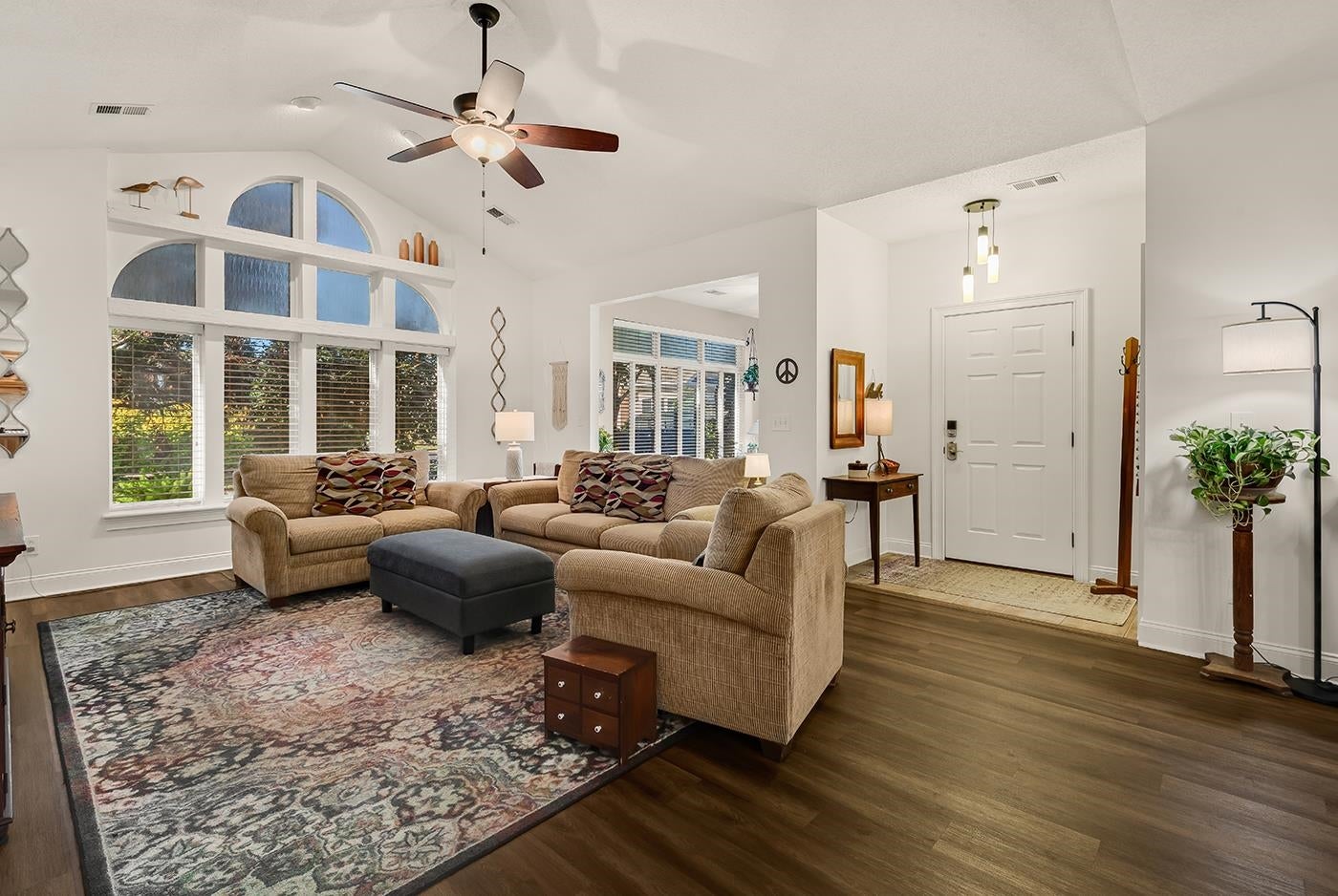 1433 Saint Thomas Circle E 4