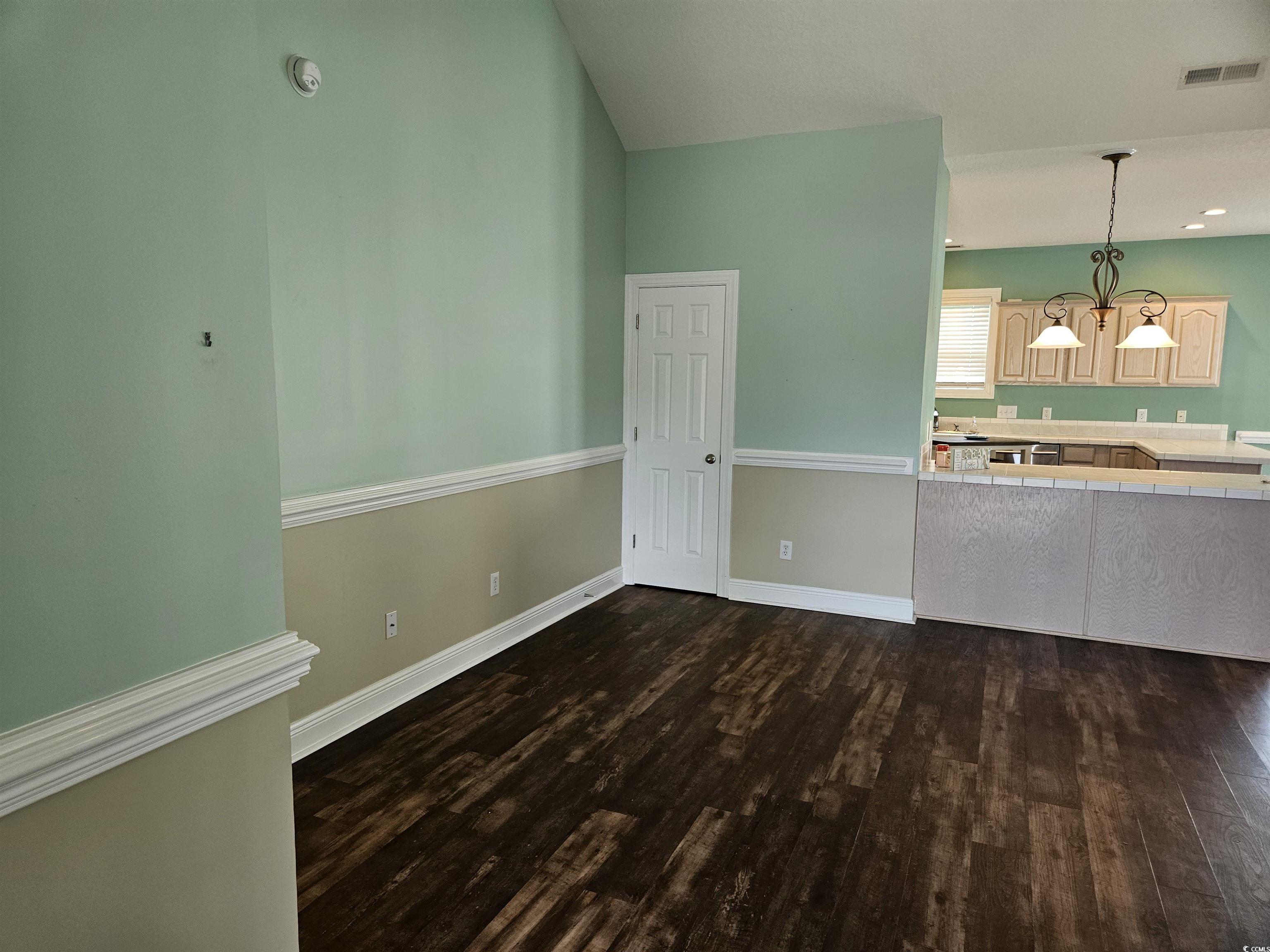 1028 Cherry Tree Ln.