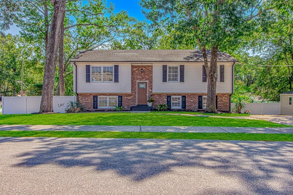 313 N POPLAR DR, SURFSIDE BEACH, SC 29575 - Image bfe10e9919984310cfe95ffca3b7cde1/3931295780