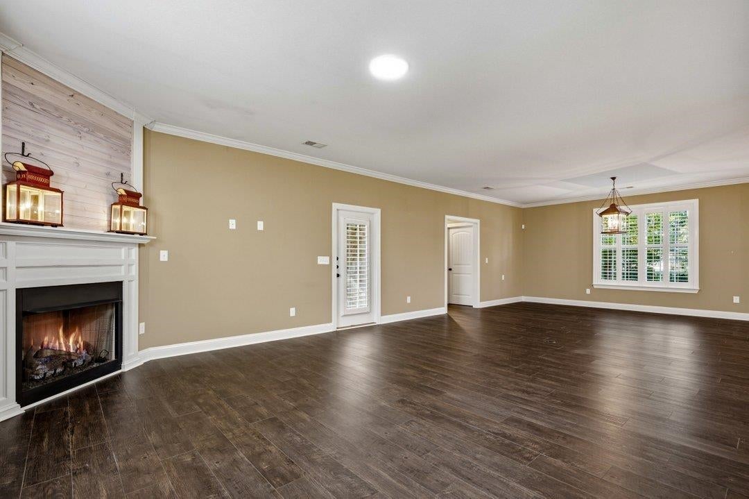 1113 Canterbury Ln.