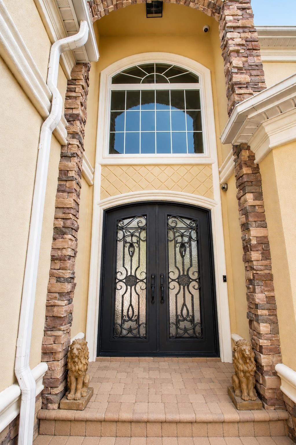 969 Bluffview Dr.