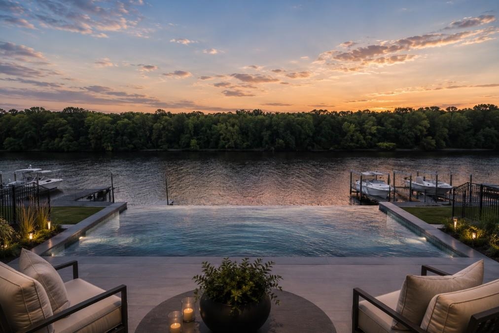 429 Harbour View Dr.