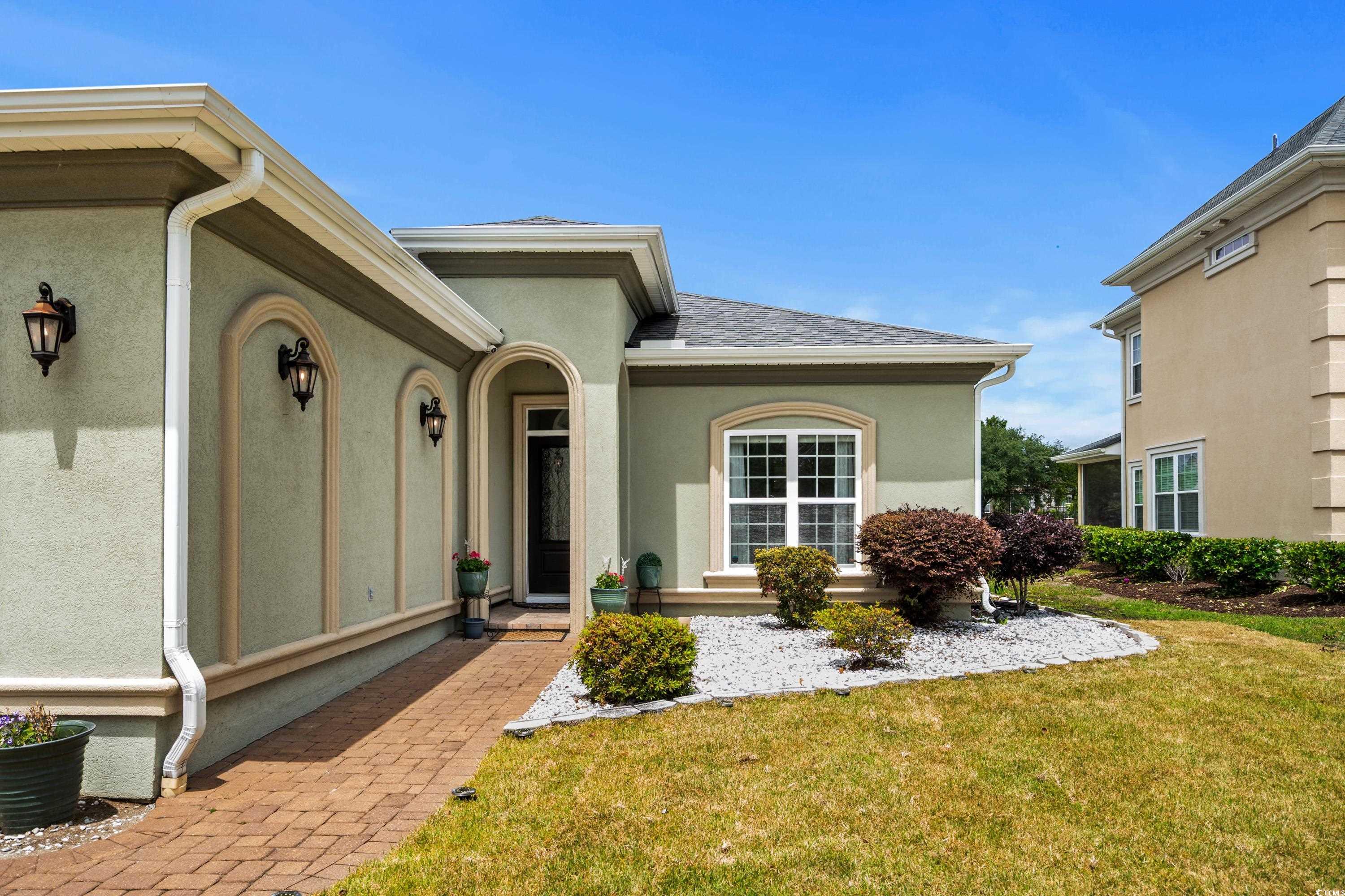 274 Avenue of the Palms