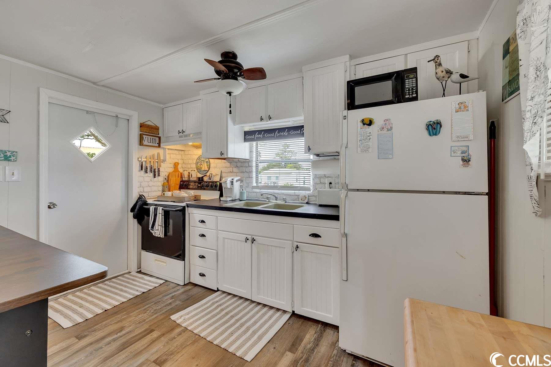 Photo 13 of 26 of 1519 Norris Ave. mobile home
