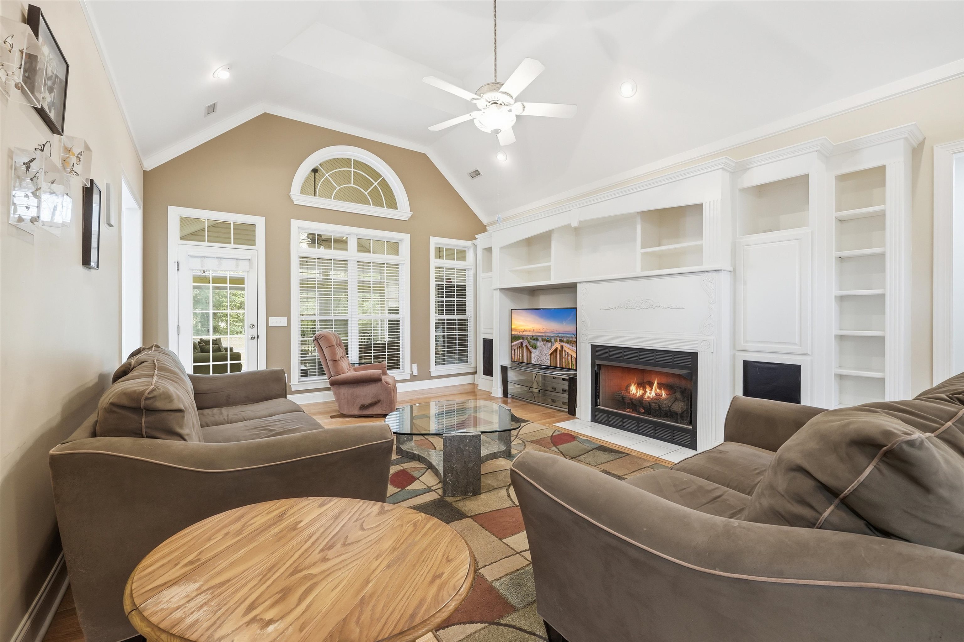 275 Oleander Dr.