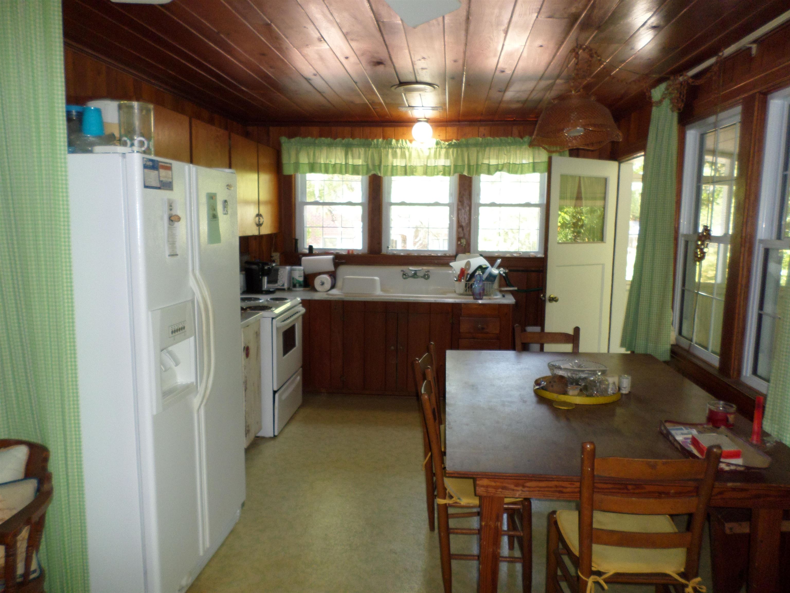 1421 Havens Dr.