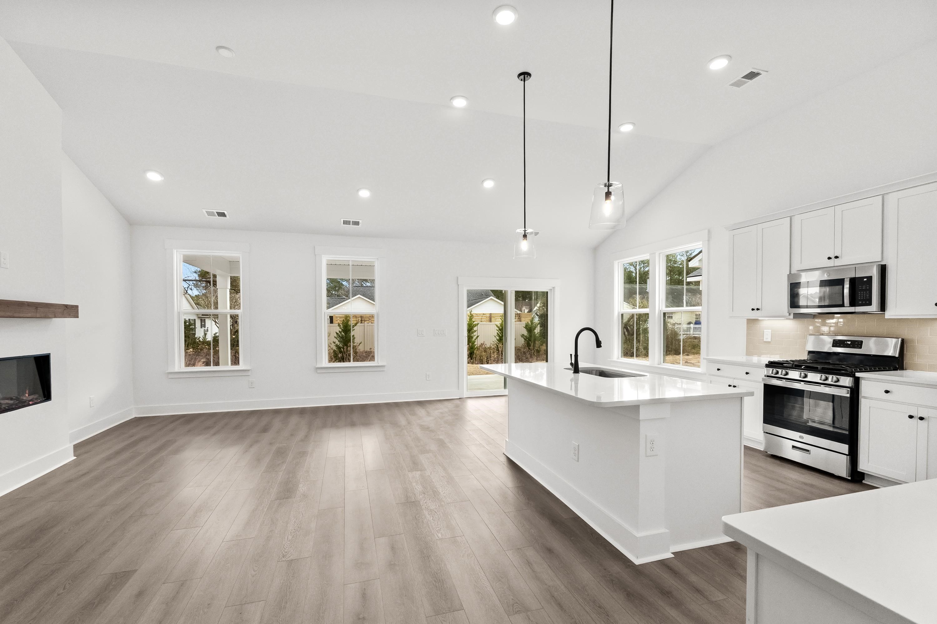 752 Sun Colony Blvd.