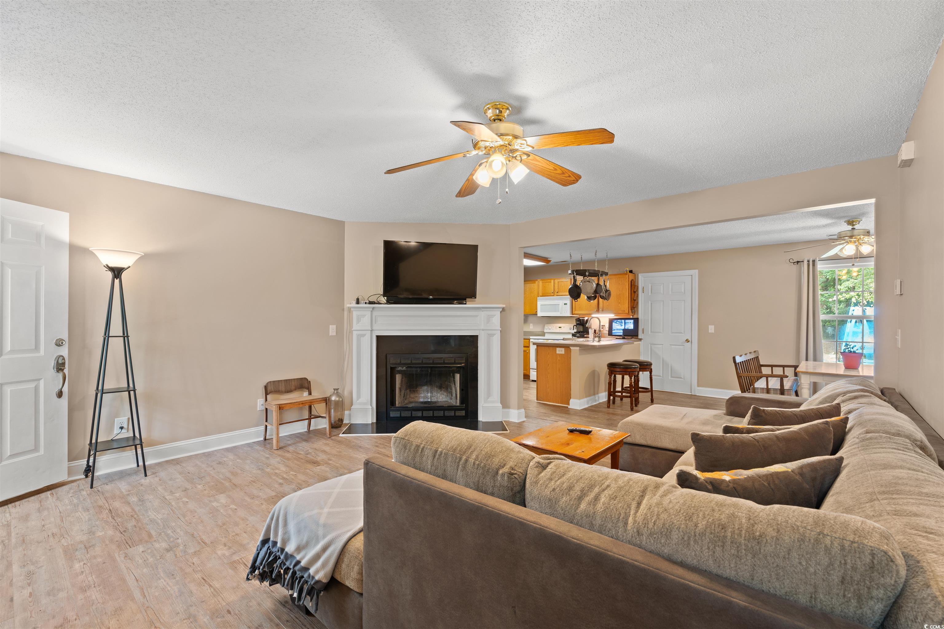 938 Fox Hollow Rd.