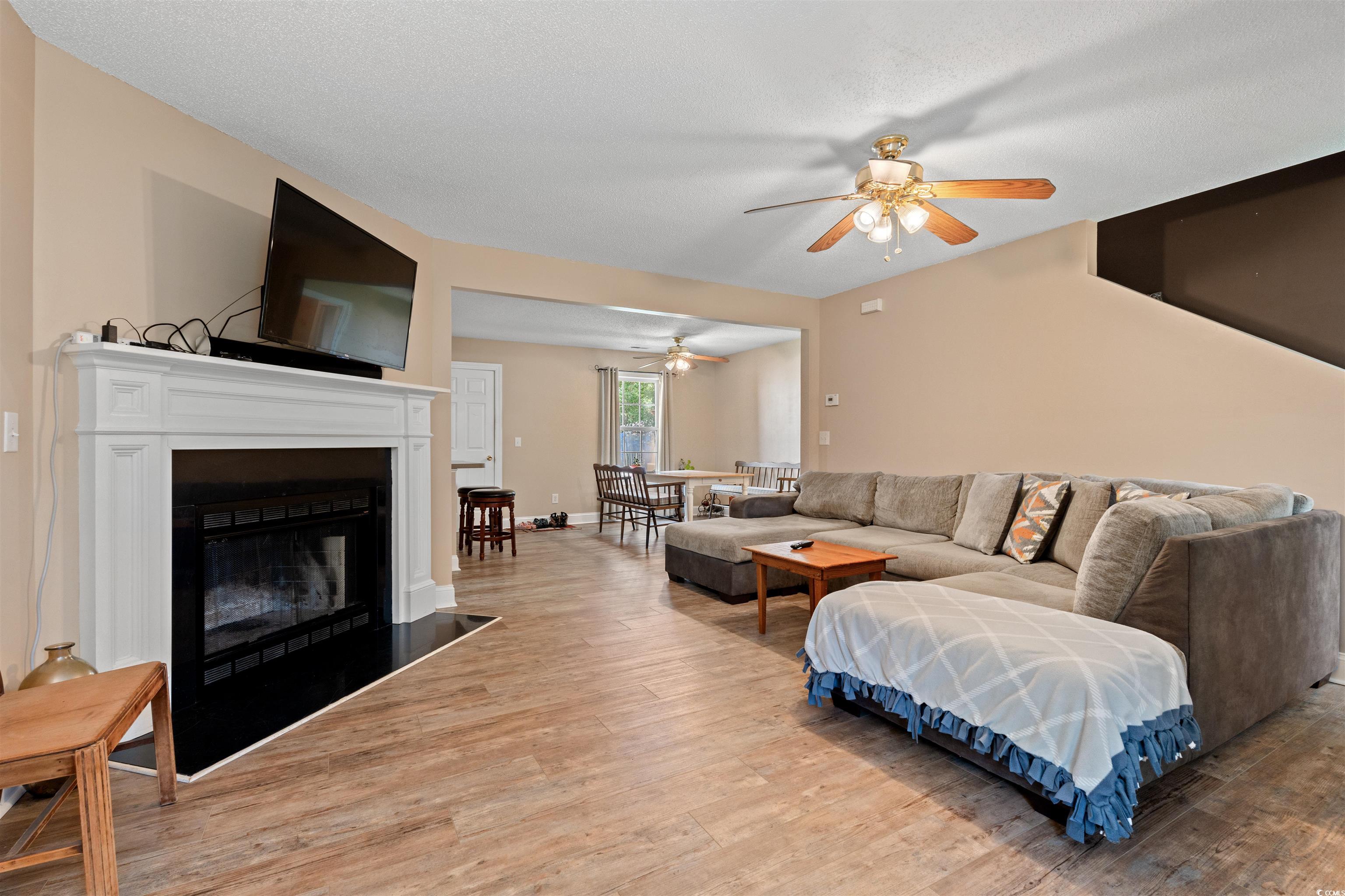 938 Fox Hollow Rd.