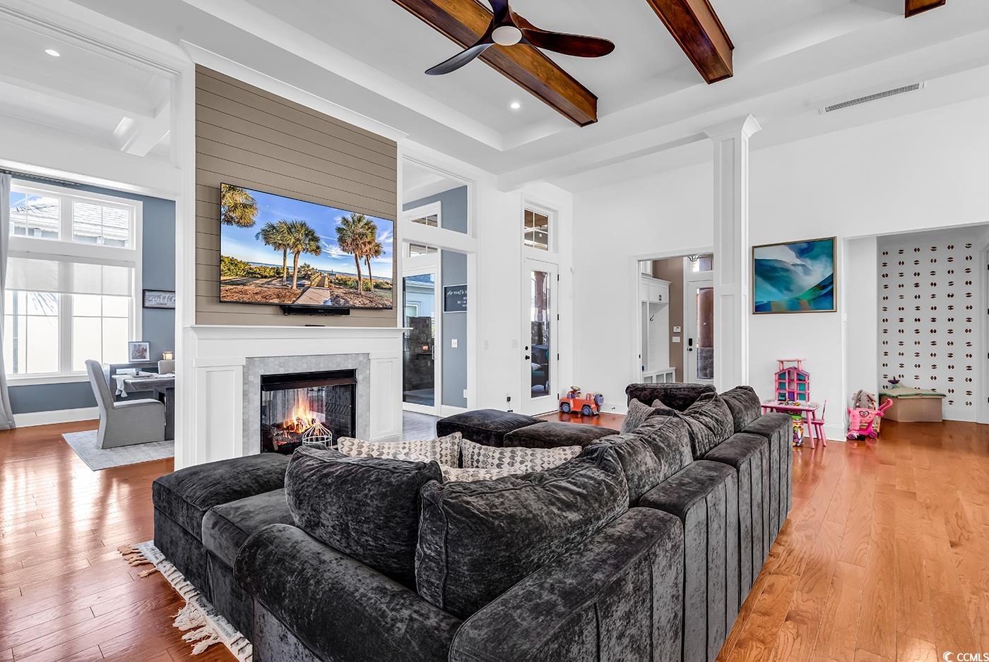 194 Avenue of the Palms