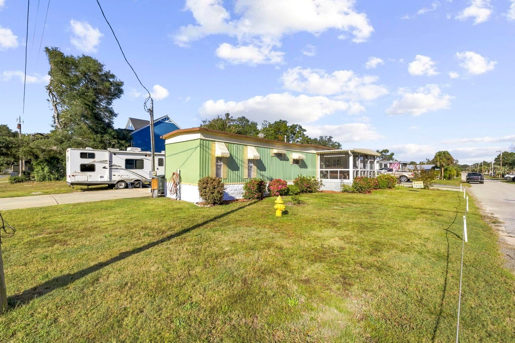 903 Seaside Dr.