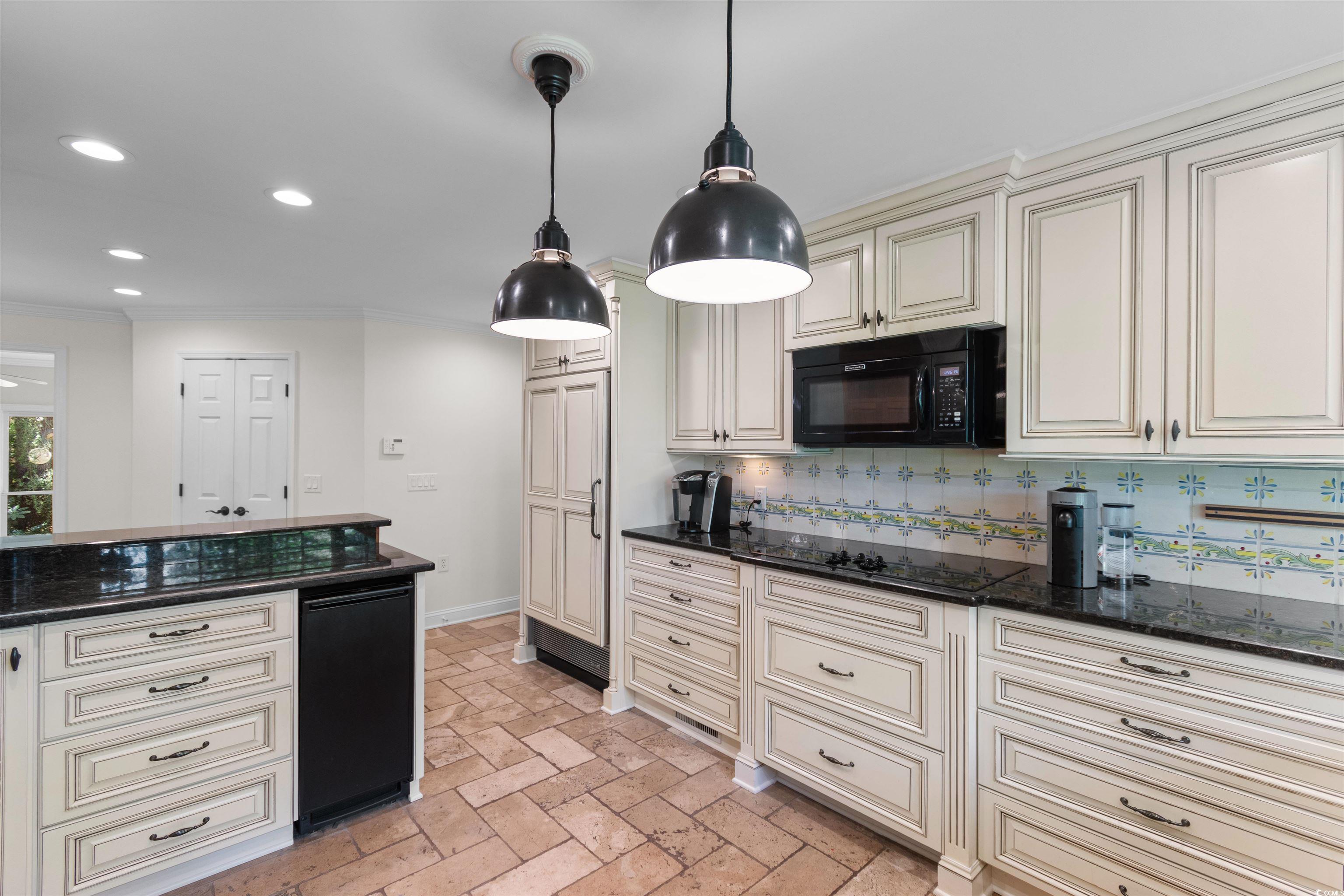571 Fernwood Rd.
