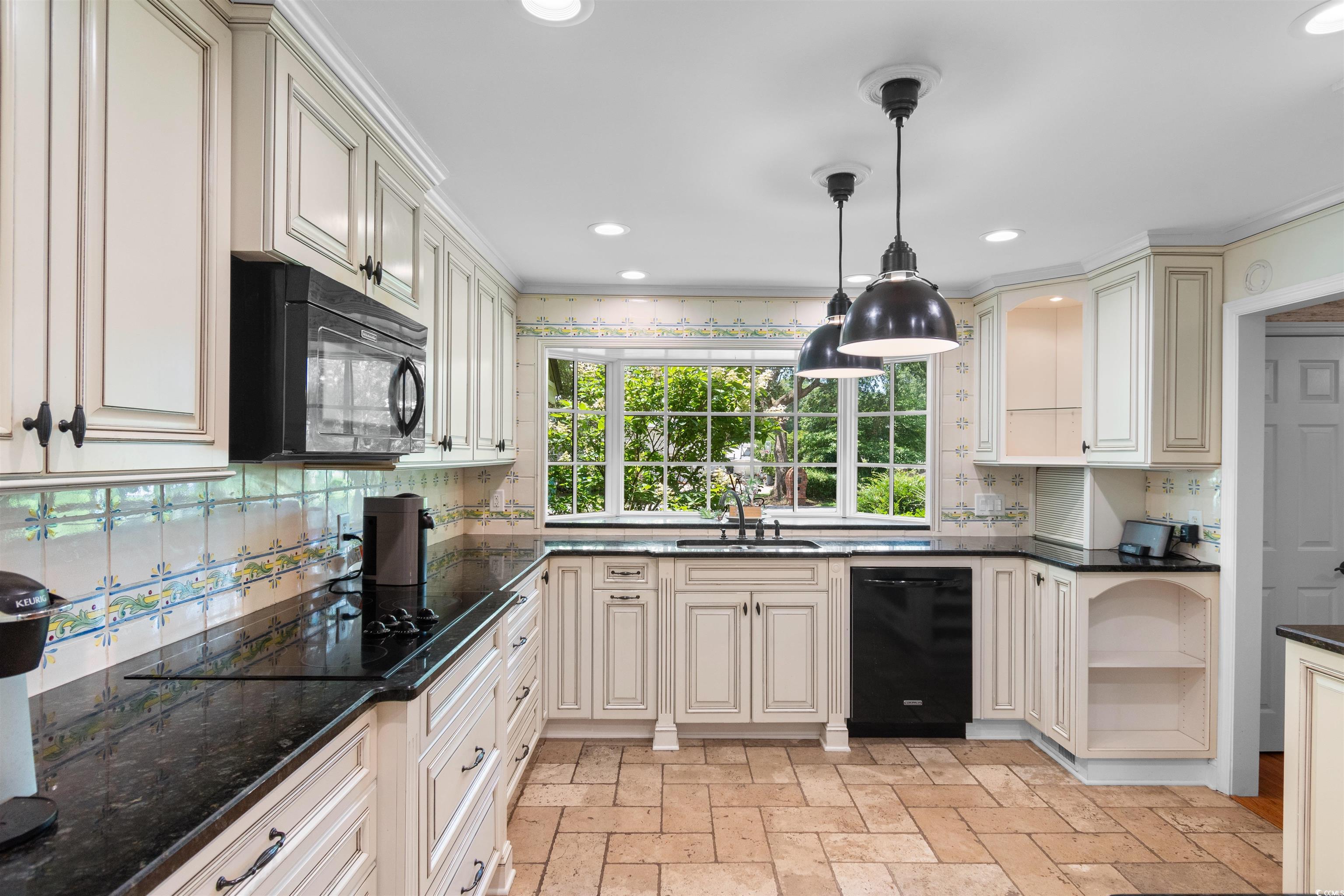 571 Fernwood Rd.