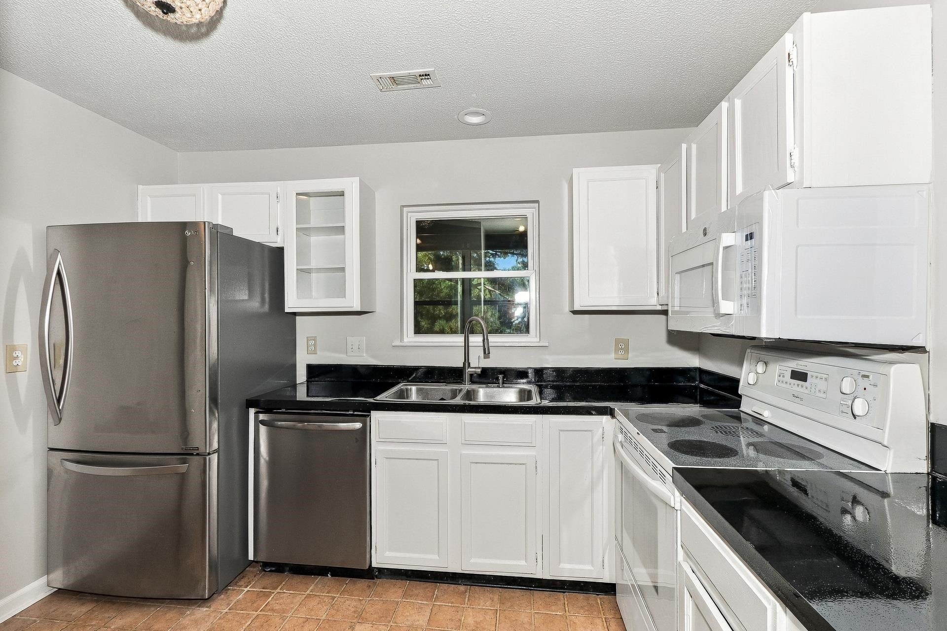 305 Indian Wells Ct. 305