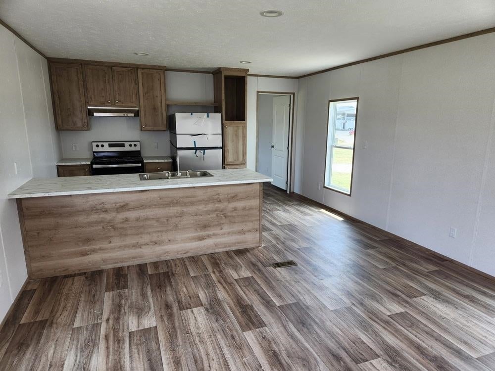 2728 Leo Dr.