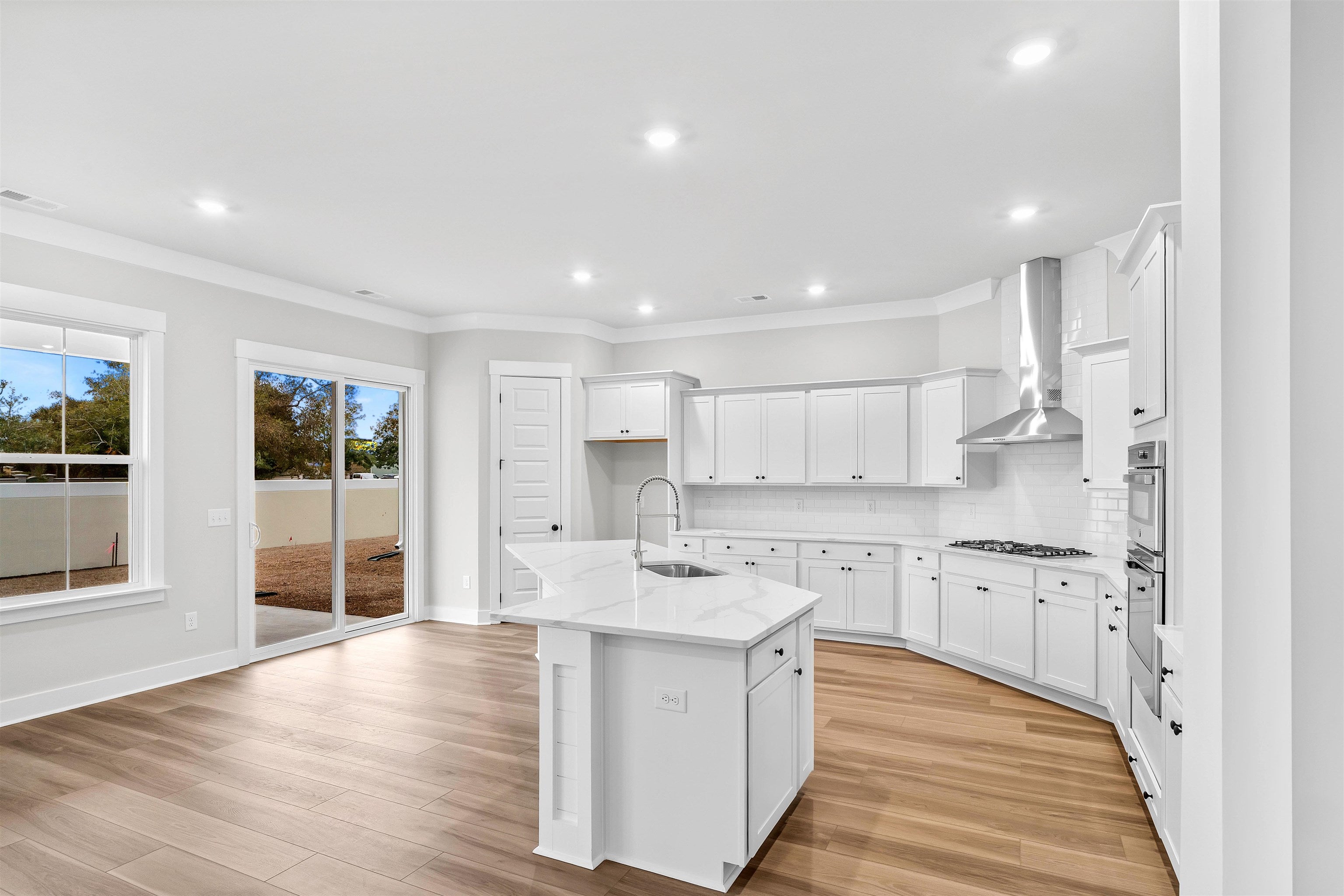 318 Colonnade Ave