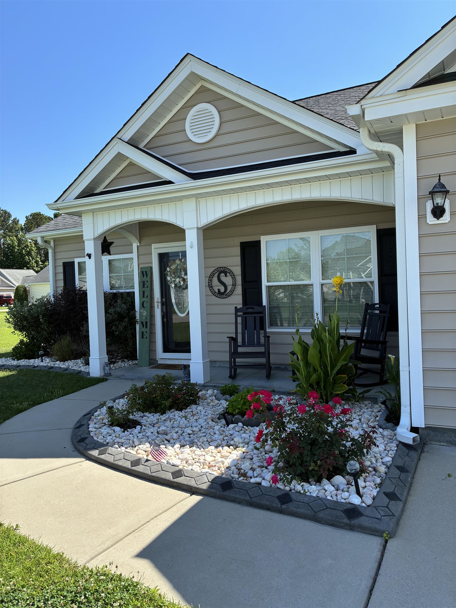 205 Maple Oak Dr.