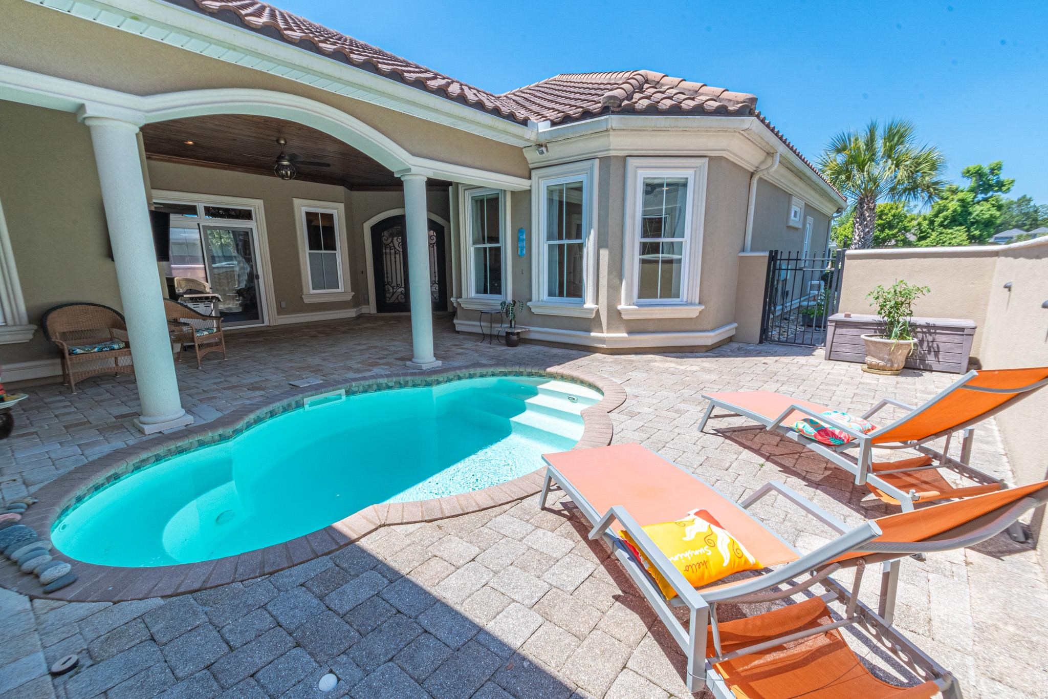 1011 Bluffview Dr.