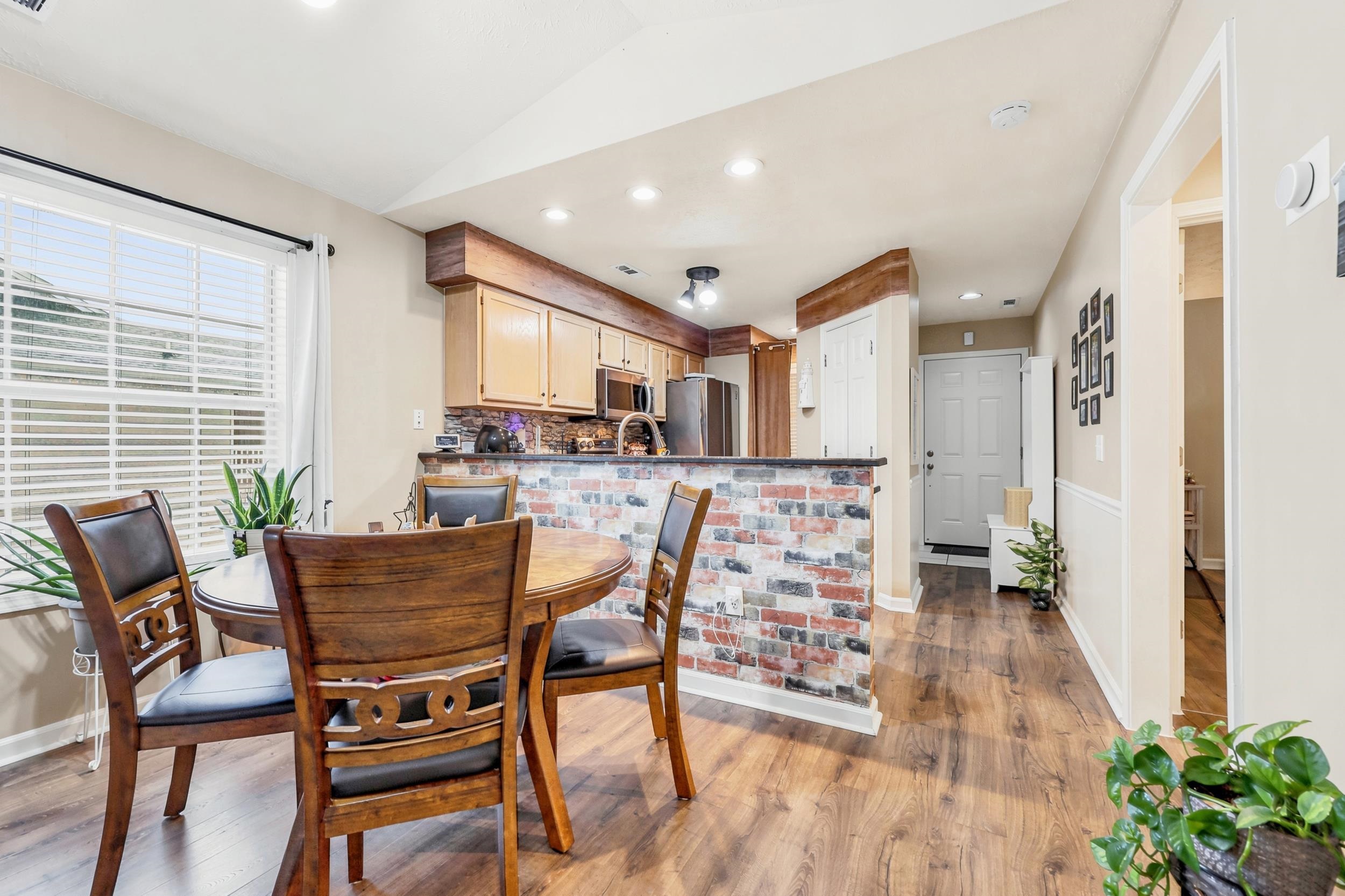 541 White River Dr. 16-I