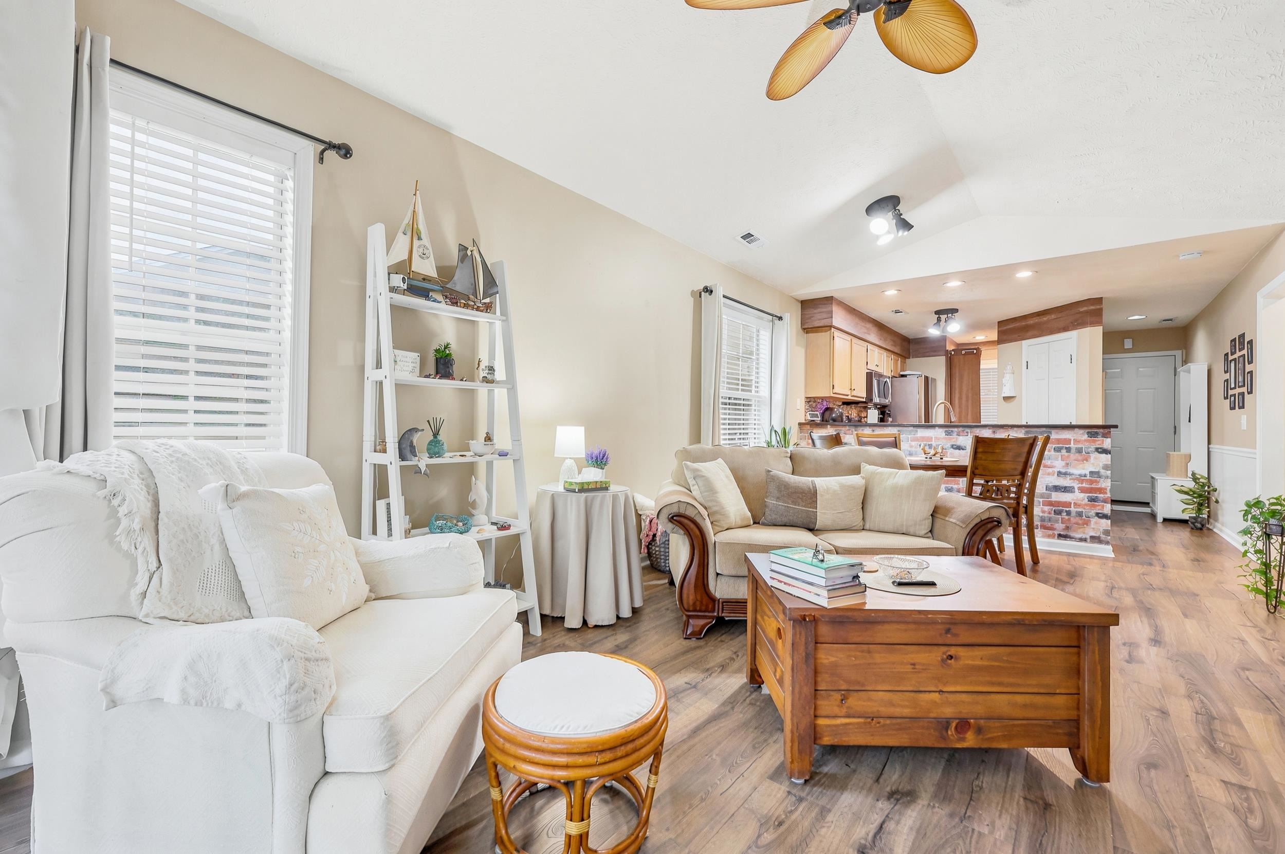 541 White River Dr. 16-I