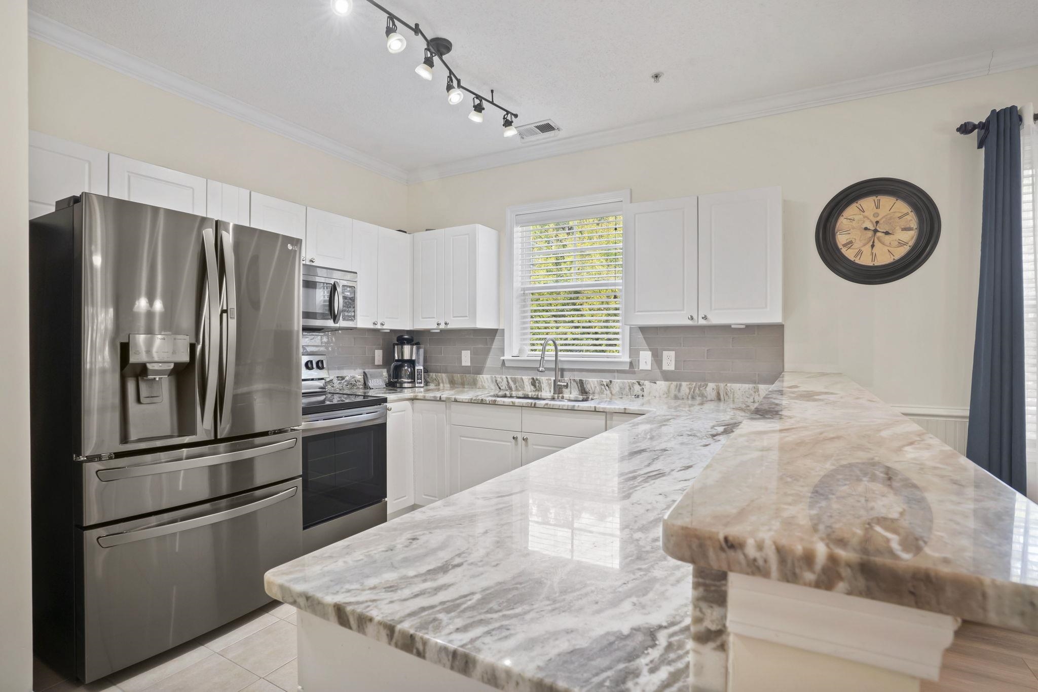 6253 Catalina Dr. 521