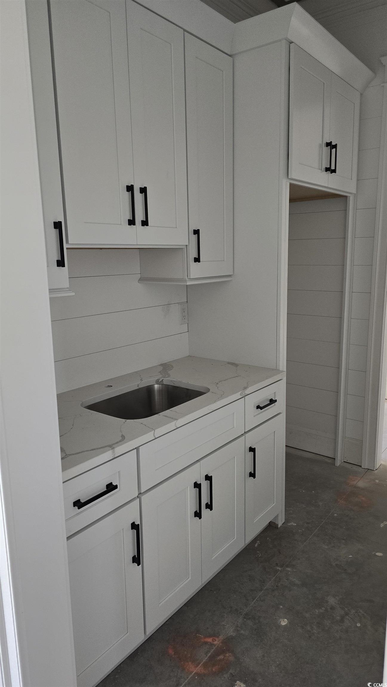 1012 S Hollywood Dr.