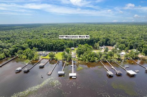 A home in Lake Waccamaw