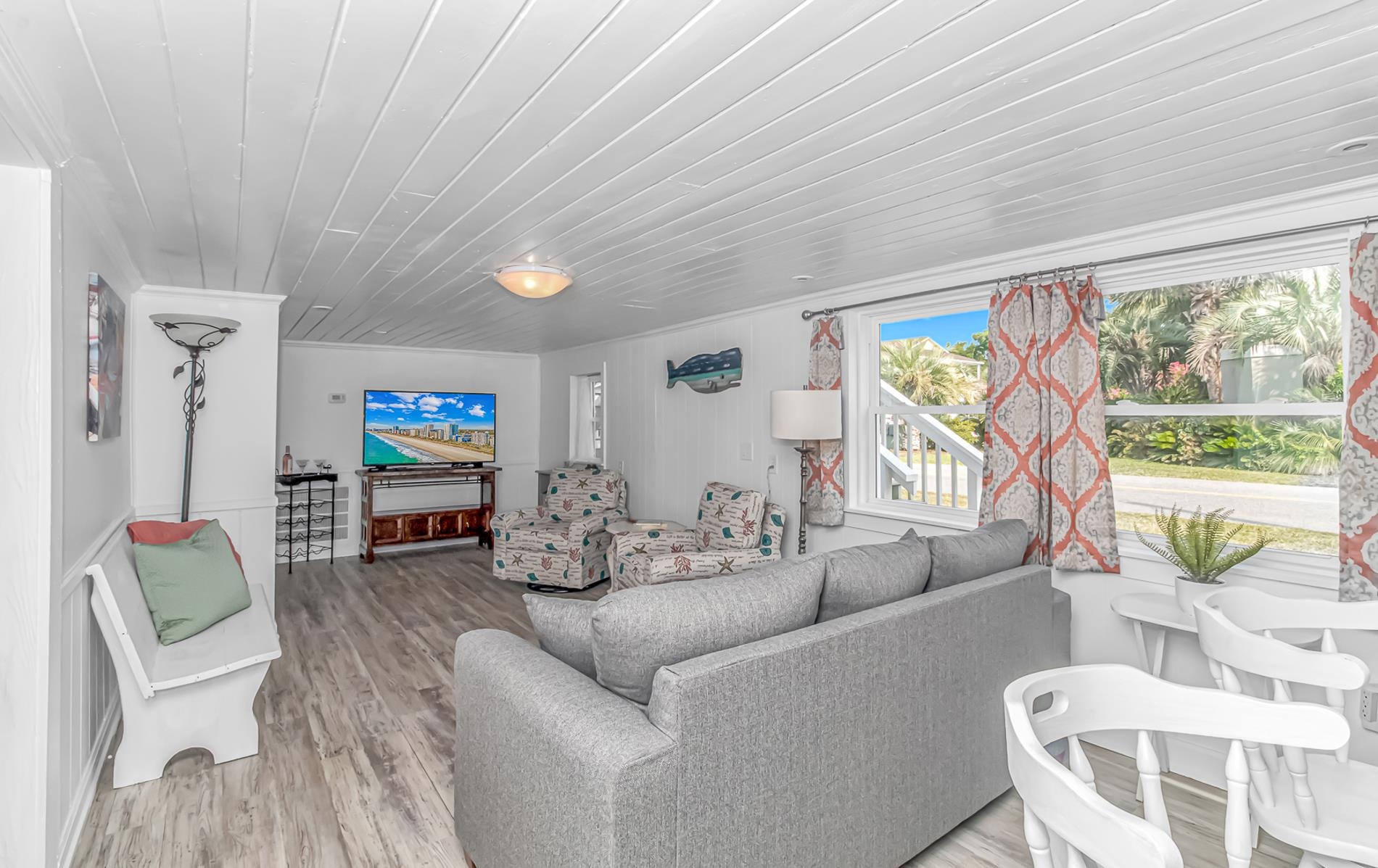 1525 Havens Dr.