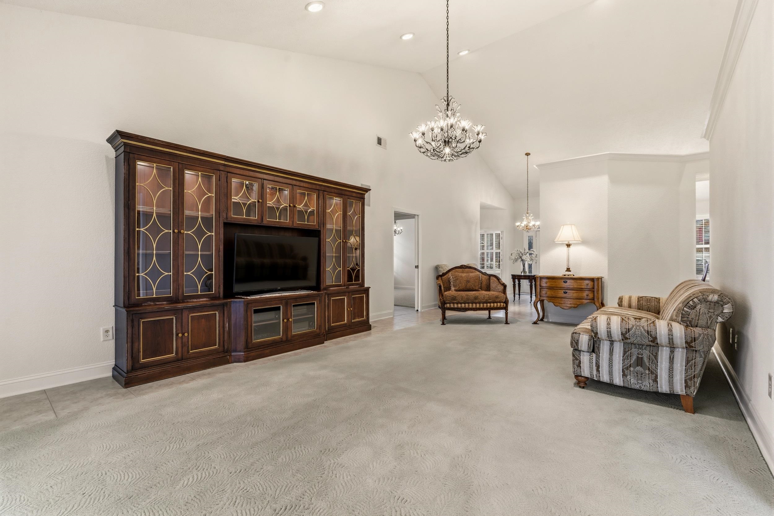 266 Wedgefield Dr.
